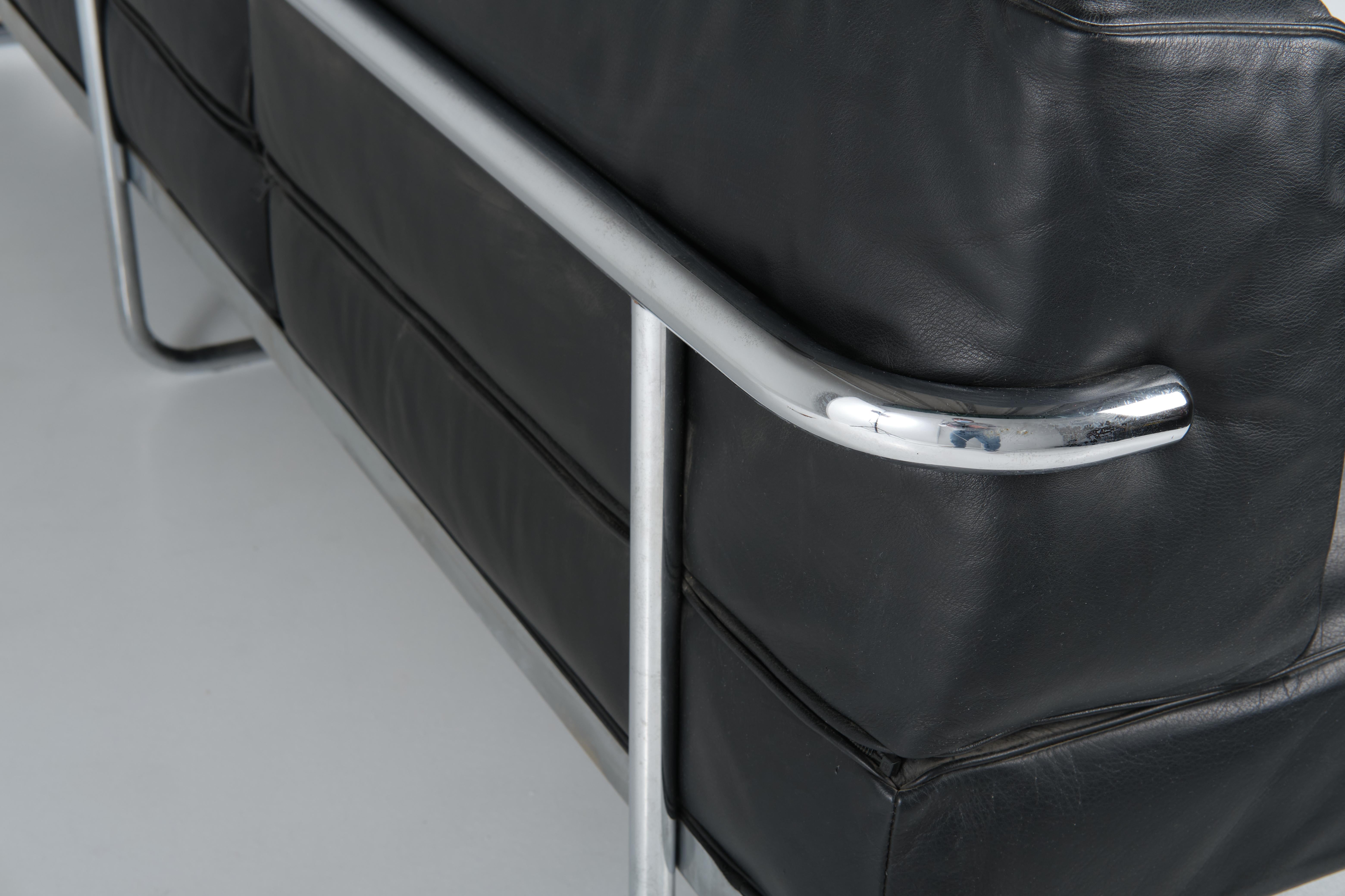 LC5 Sofa in Leather and Chrome by Le Corbusier for Cassina, Italy, 1974 circa In Good Condition In Milan, IT