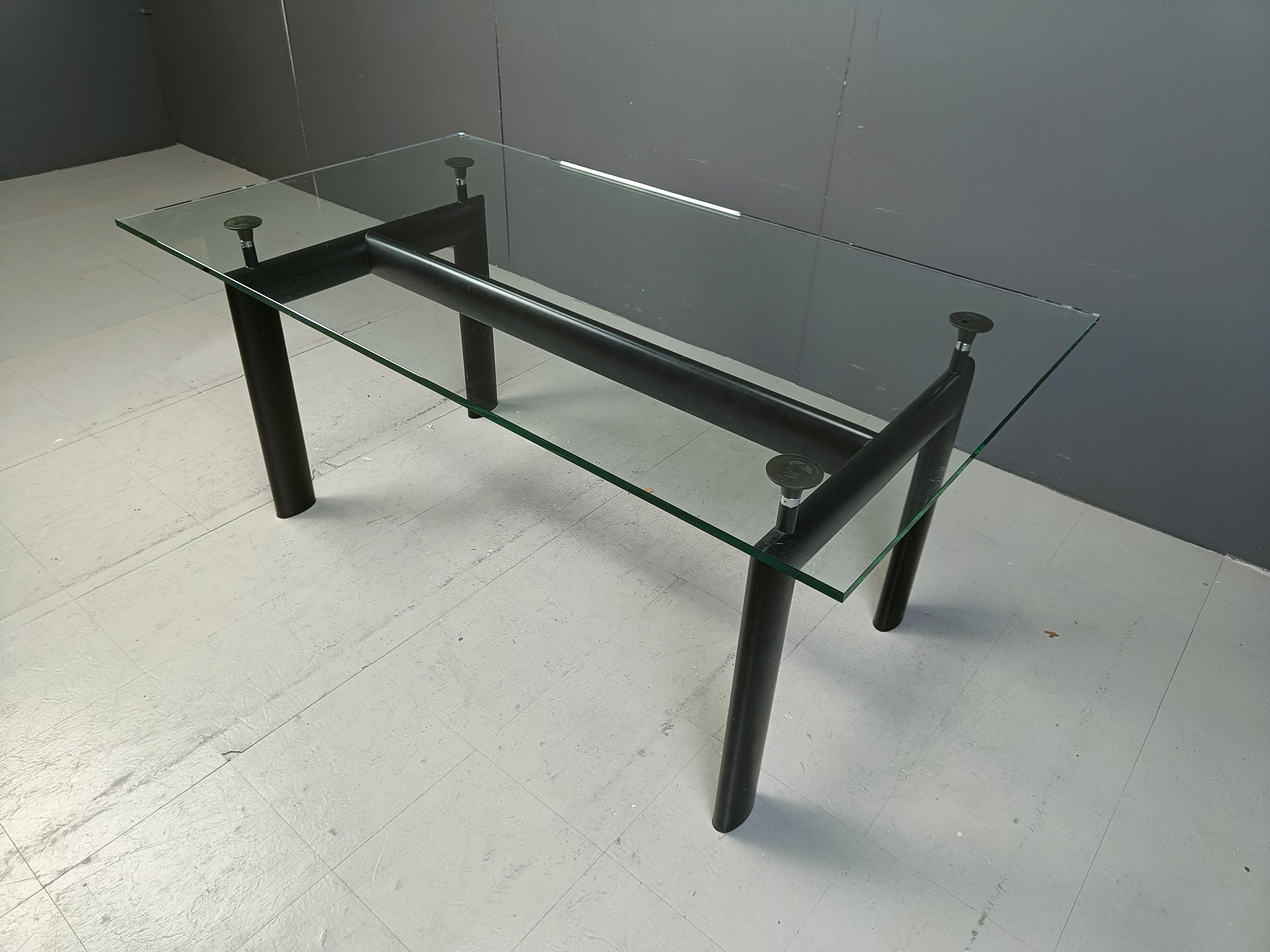 Bauhaus Tavolo da pranzo LC6 di Le Corbusier per Cassina, anni '90 in vendita