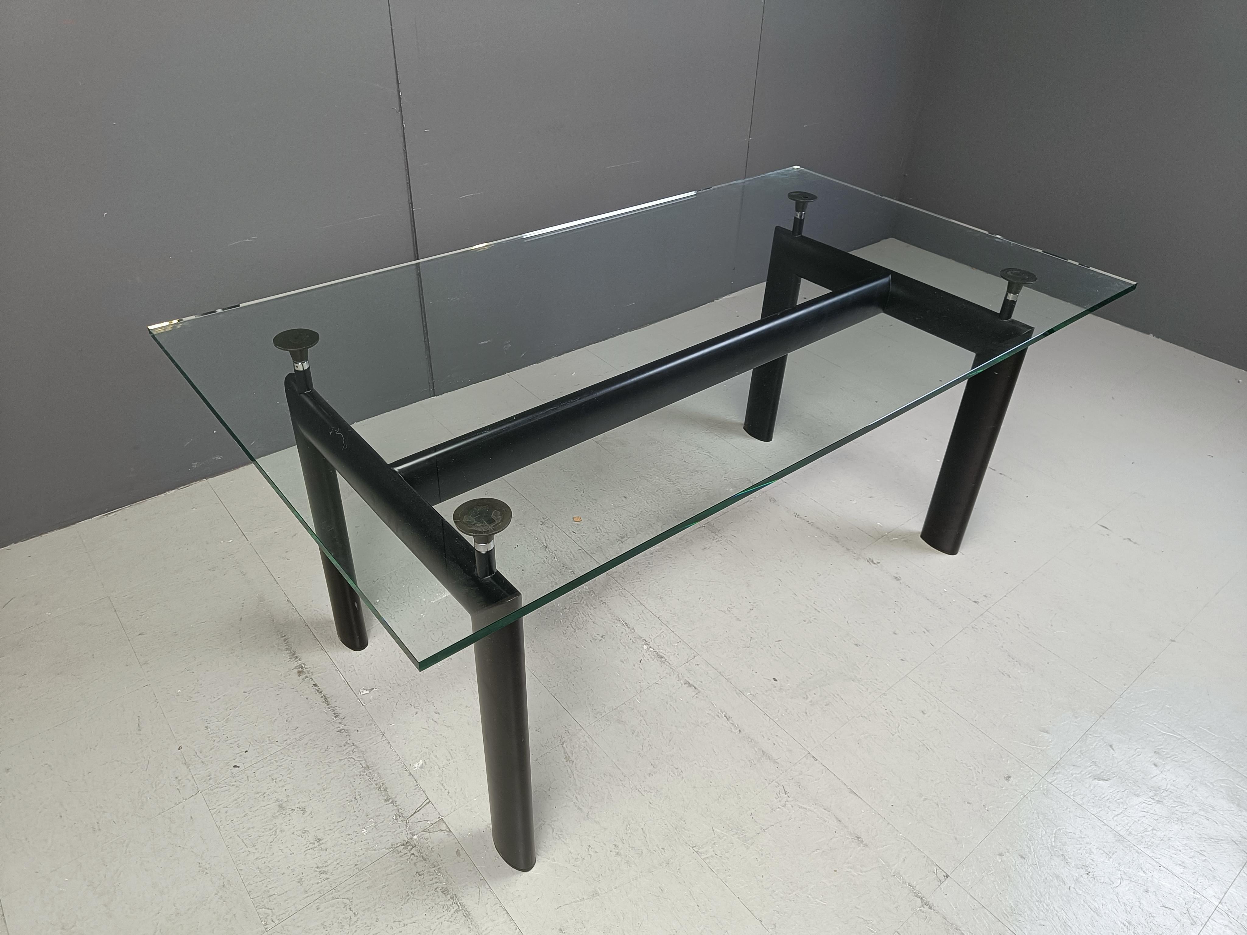 Italiano Tavolo da pranzo LC6 di Le Corbusier per Cassina, anni '90 in vendita
