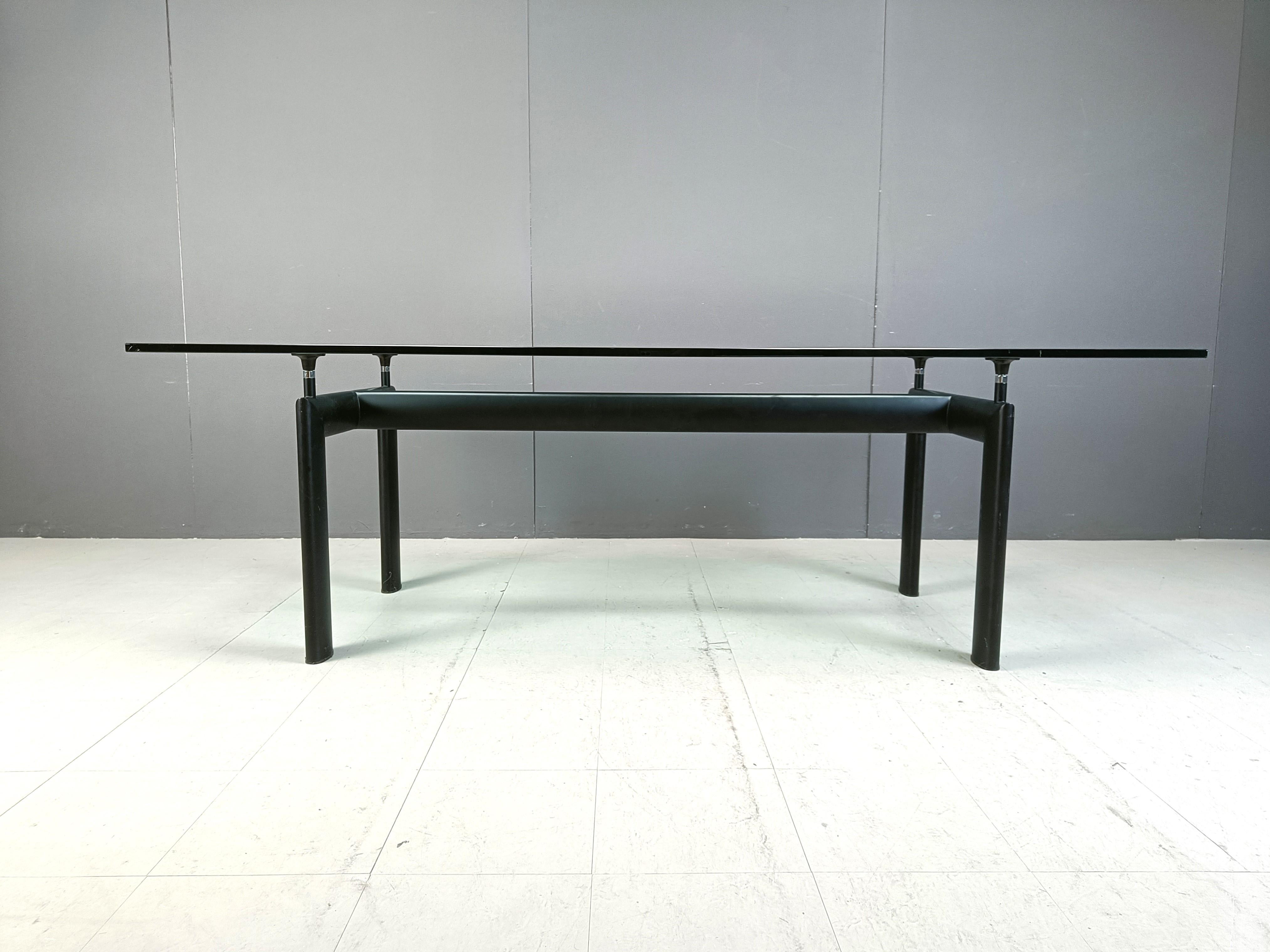 LC6 dining table by Le Corbusier for Cassina, 1990s In Good Condition In Leuven, Vlaams Gewest