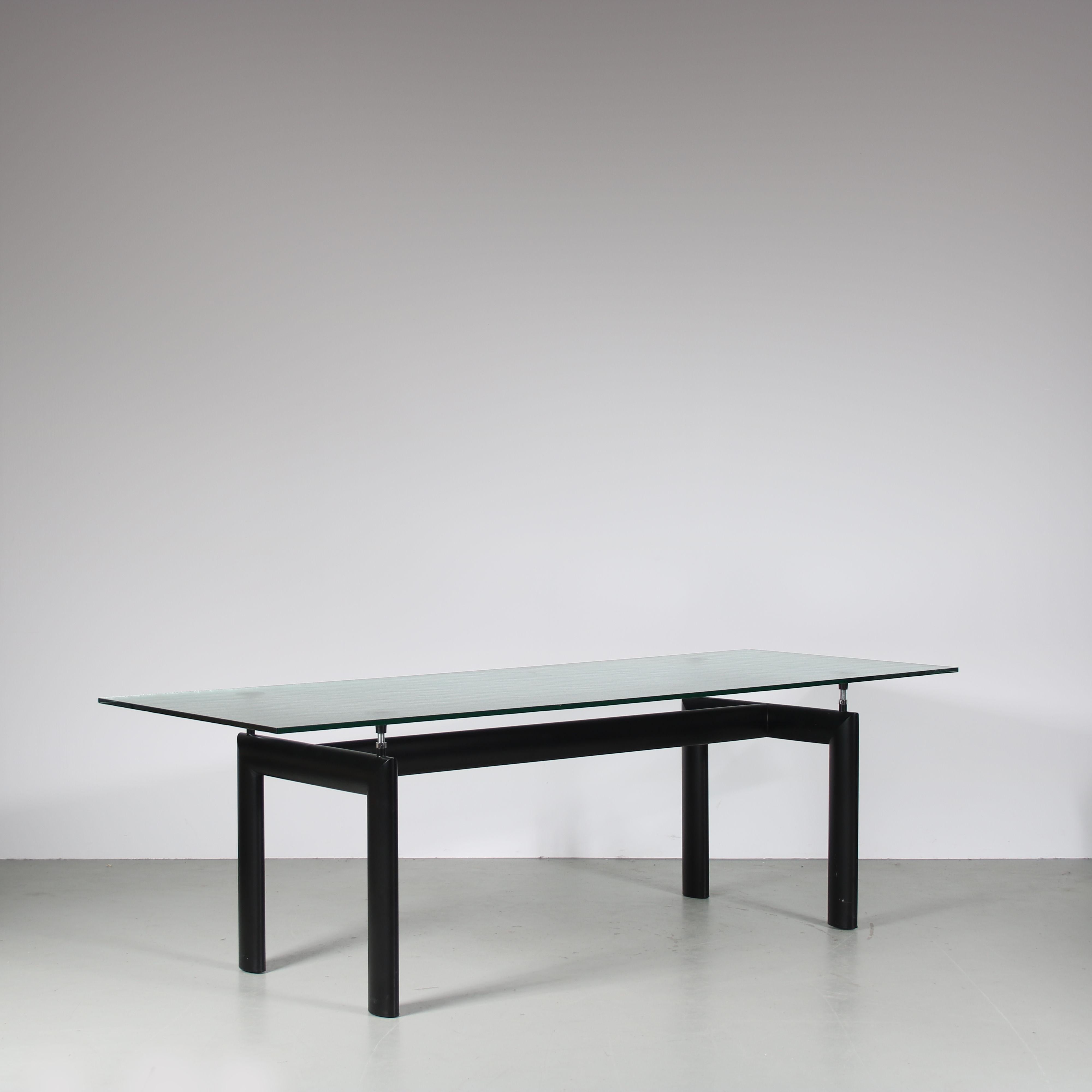 A beautiful dining table model “LC6”, designed by Le Corbusier and manufactured by Cassina in Italy around 1980.

This stunning dining table features a black lacquered metal base, showcasing the signature modernist style of Le Corbusier. The table