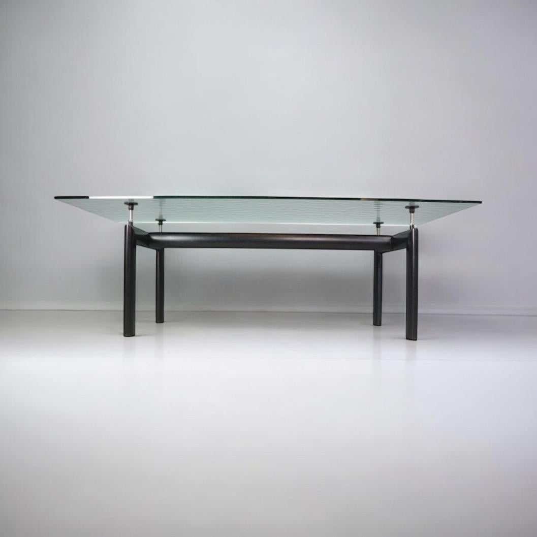 Italienischer Tisch Lc6 von Le Corbusier,  Jeanneret und Perriand von Cassina, um 1980 im Zustand „Gut“ im Angebot in Wilton, CT