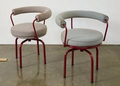 Sillas giratorias LC7 de Charlotte Perriand, Pierre Jeanneret y Le Corbusier