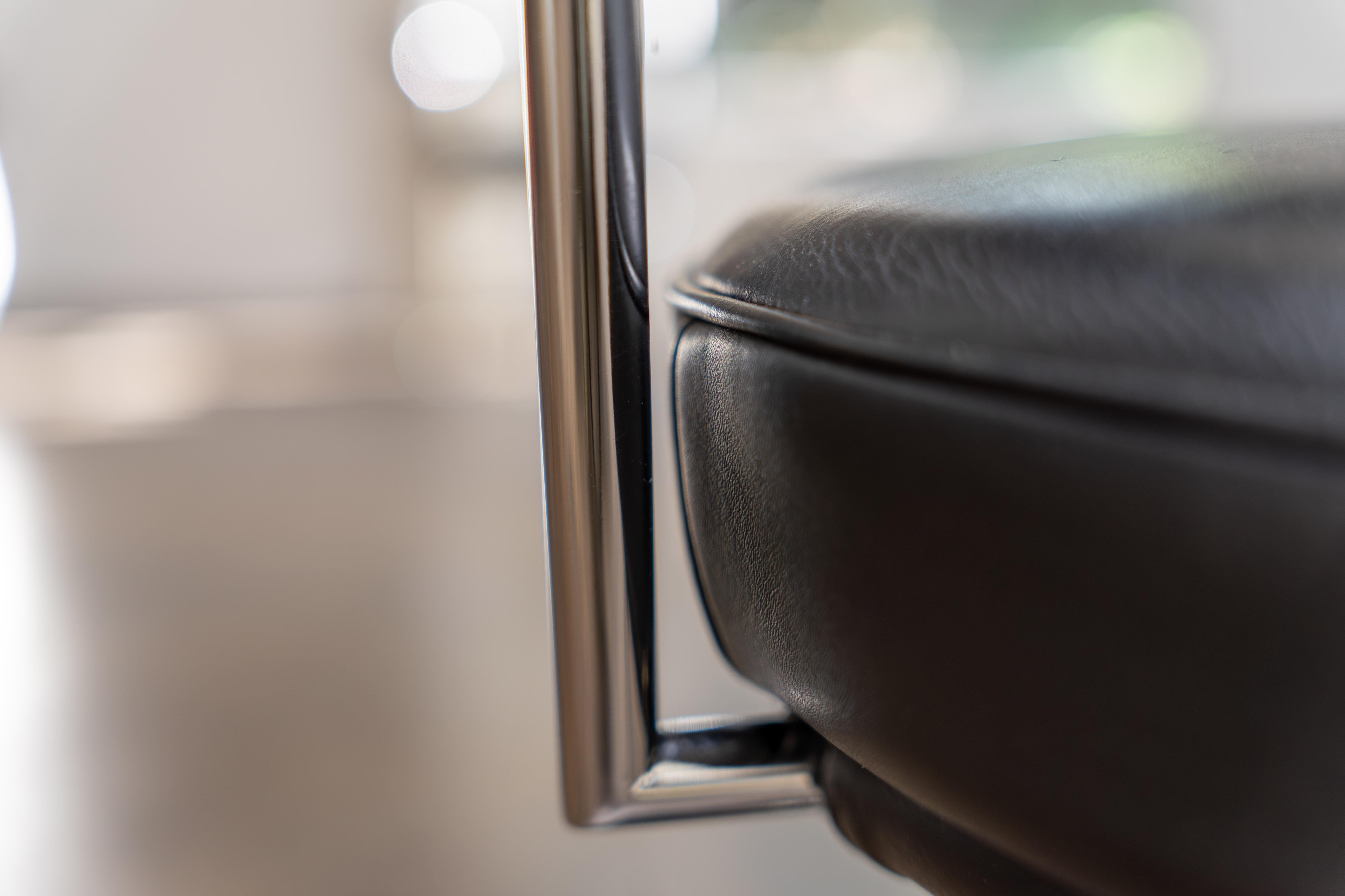 LC7 Swiveling Leather-Chairs by Le Corbusier Cassina, Italy For Sale 3