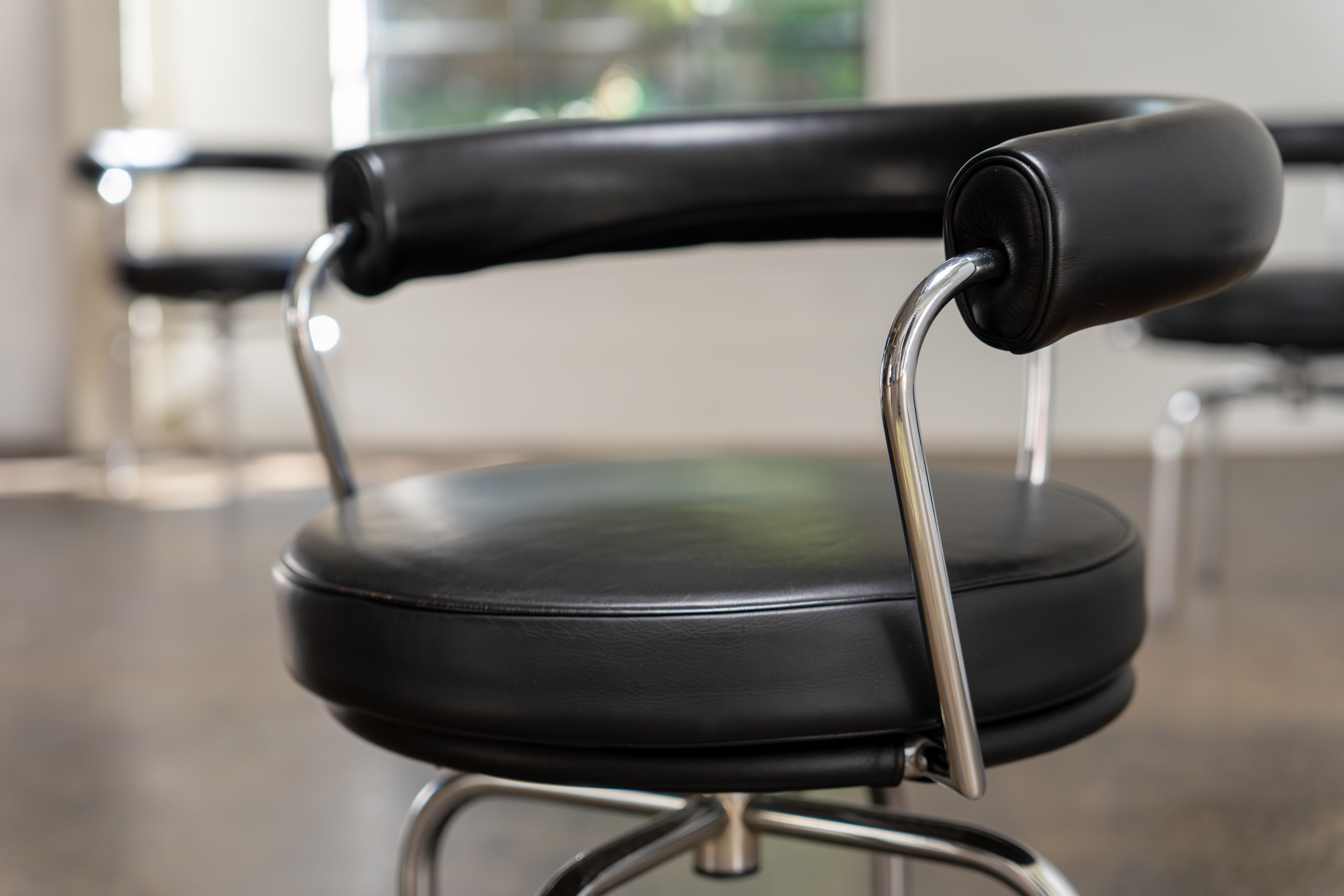 Early 20th Century LC7 Swiveling Leather-Chairs by Le Corbusier Cassina, Italy For Sale