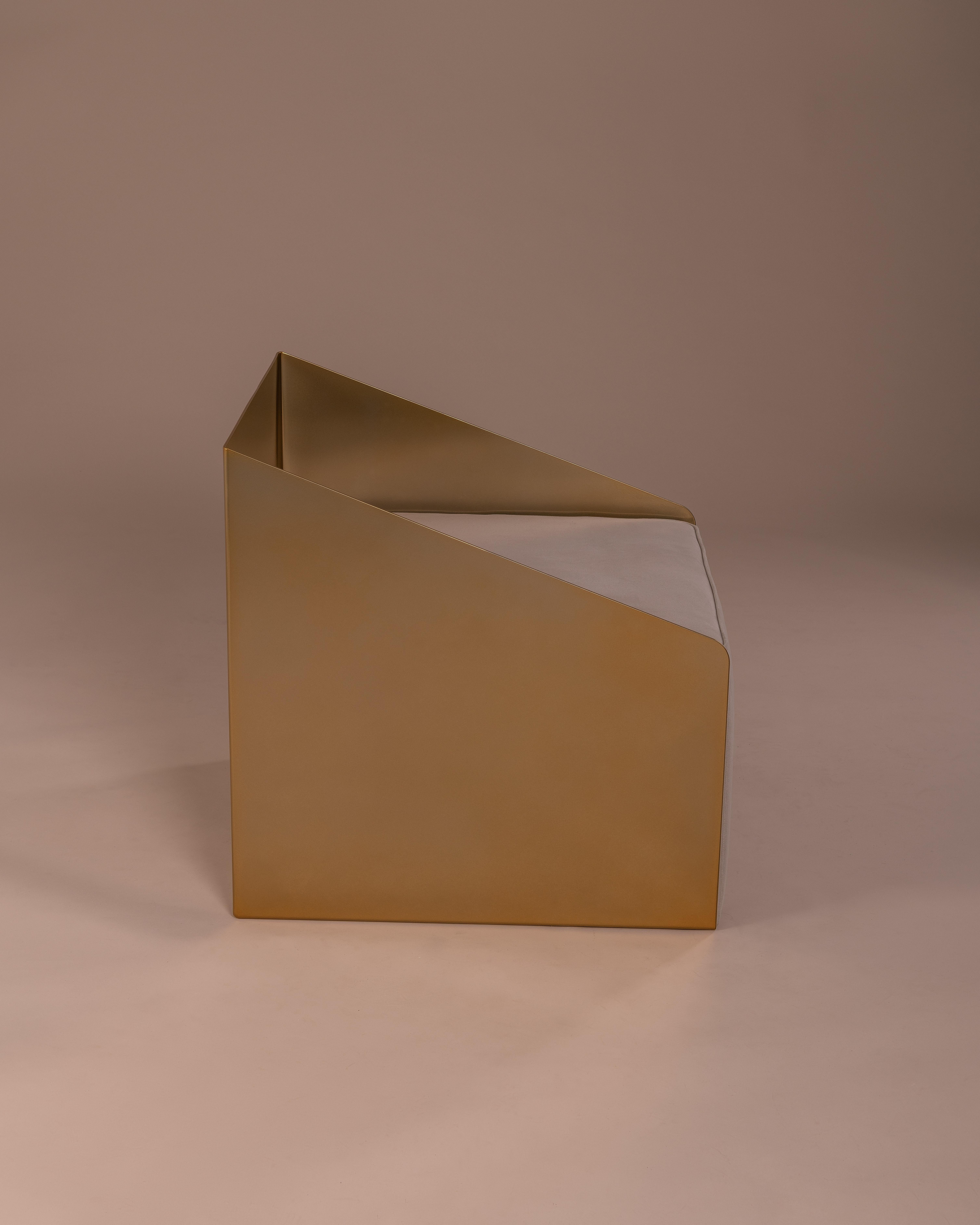 LCCA Lounge Chair In Chrom Gold Aluminium & Elfenbein Beige Sitz von Heilig Objects (21. Jahrhundert und zeitgenössisch) im Angebot