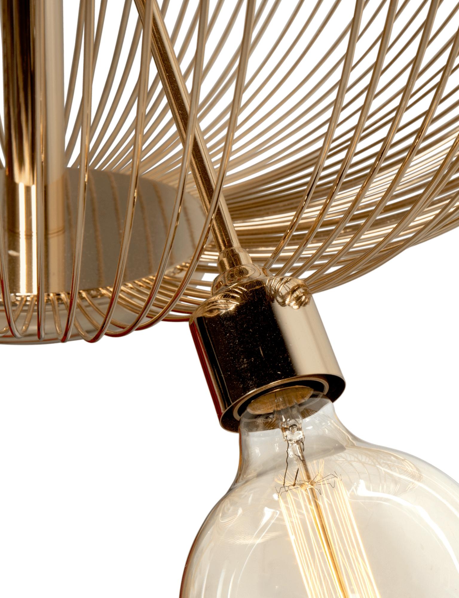 L'Chandelier è un pezzo da sogno, elegante e lussuoso, incomparabile e impressionante come il romantico viale degli Champs-Élysées, spesso descritto come 