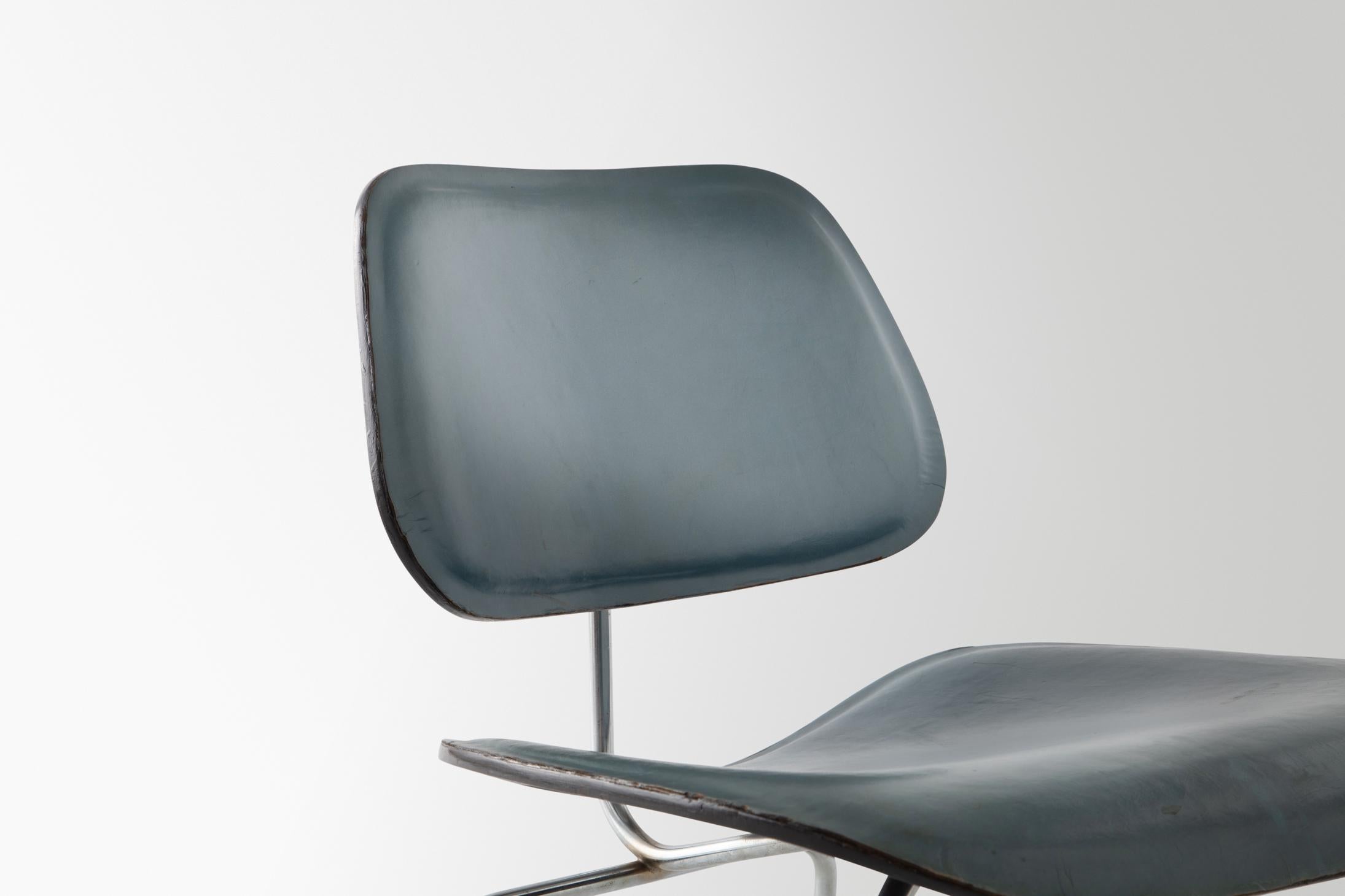 Acier LCM (Chaise de salon en métal) par Charles et Ray Eames en vente
