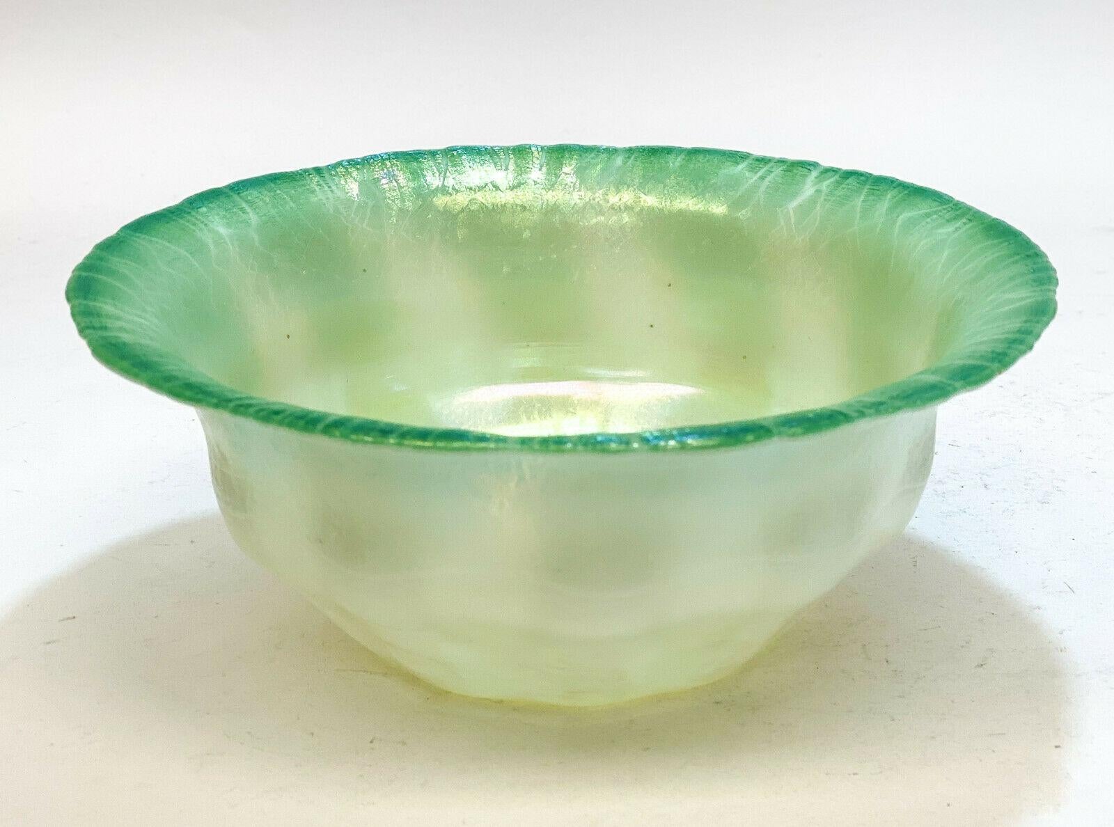 LCT Louis Comfort Tiffany & Co. art glass bowl, circa 1900. Scalloped rim with a green to yellow transition to the bowl. Marked LCT Tiffany to the underside. 

Weight approximate, 1 lb

Measures: Approximate, 8.5 inches diameter x 3.5 inches