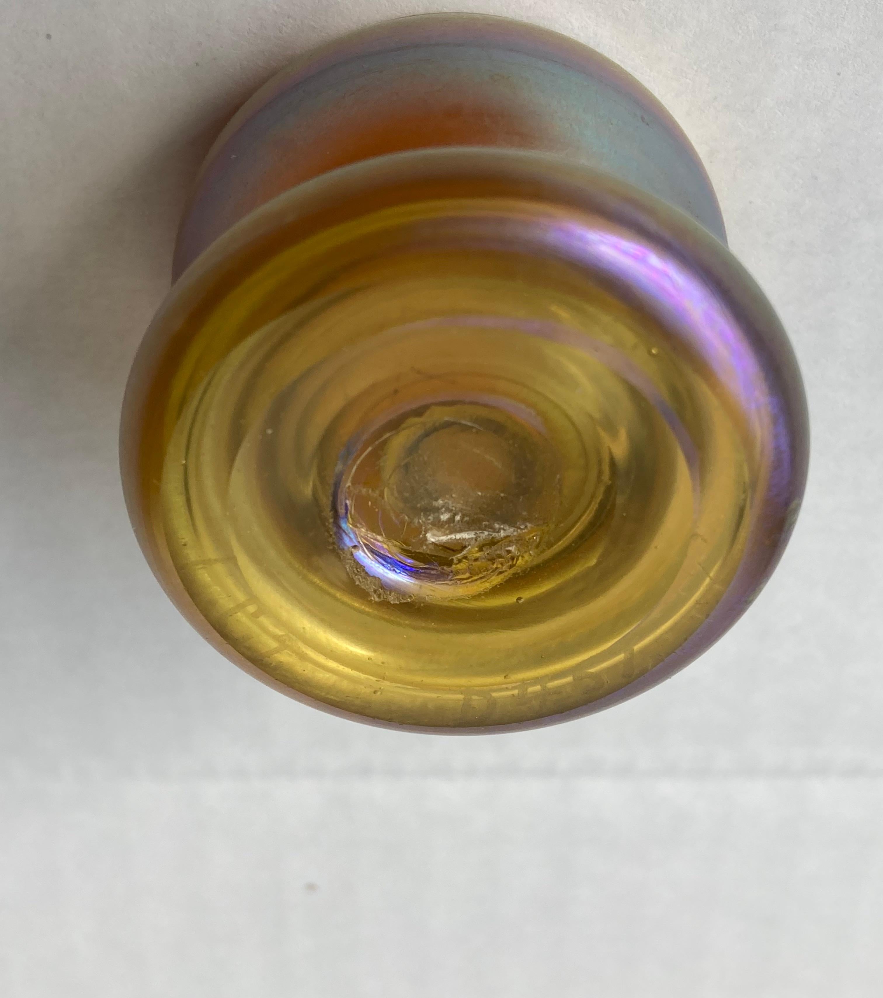 Beautiful and rare glass shot, in iridescent gold glass, signed (LCT) and numbered D 451.