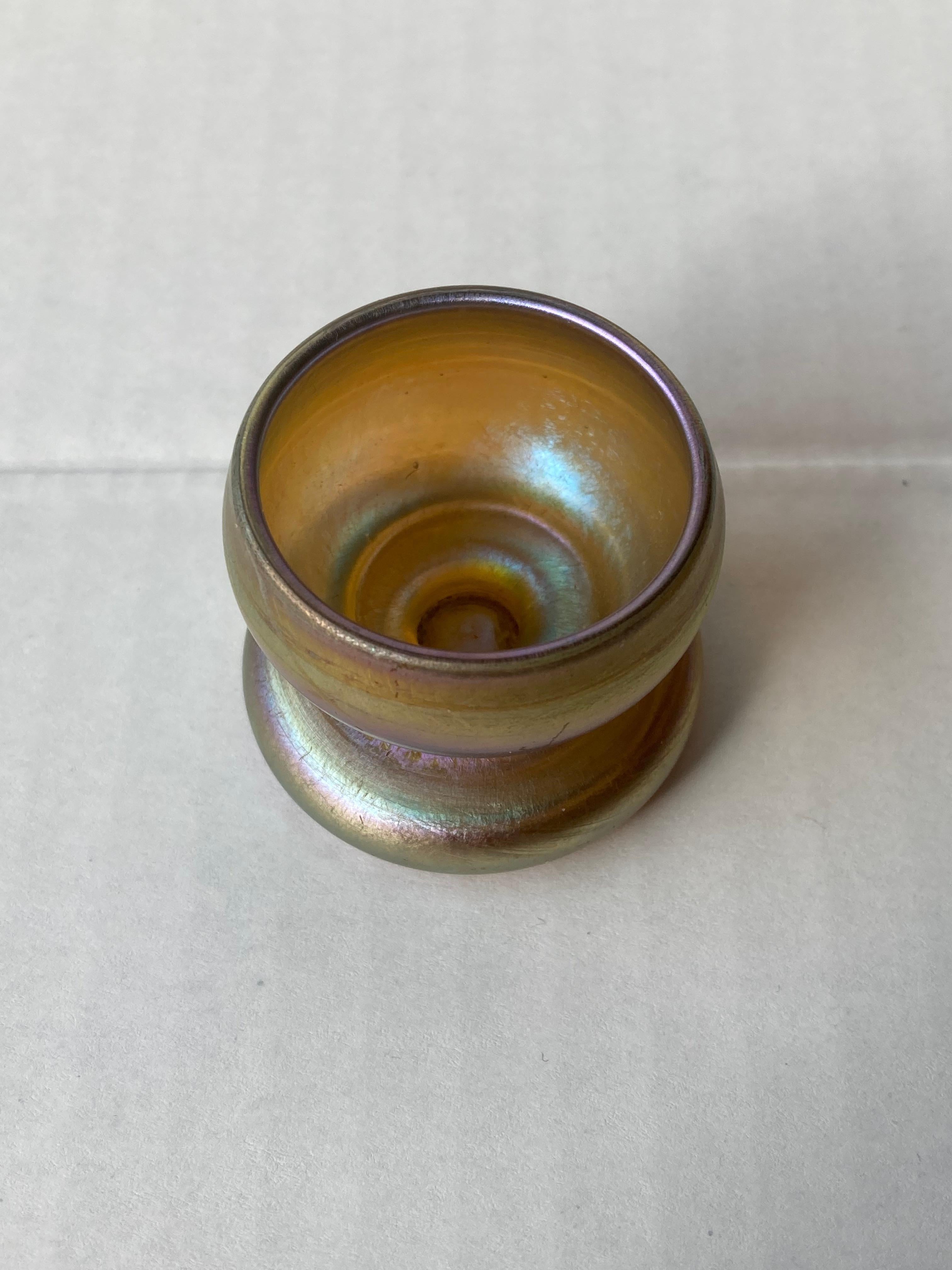 LCT Tiffany Favrile, Raro Vaso de chupito de cristal iridiscente /dorado Art Nouveau en venta