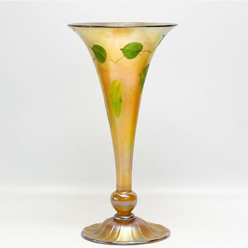 LCT Tiffany Iridescent Gold Favrile Art Glass Trumpet Vase Intaglio Heart & Vine In Good Condition In Gardena, CA