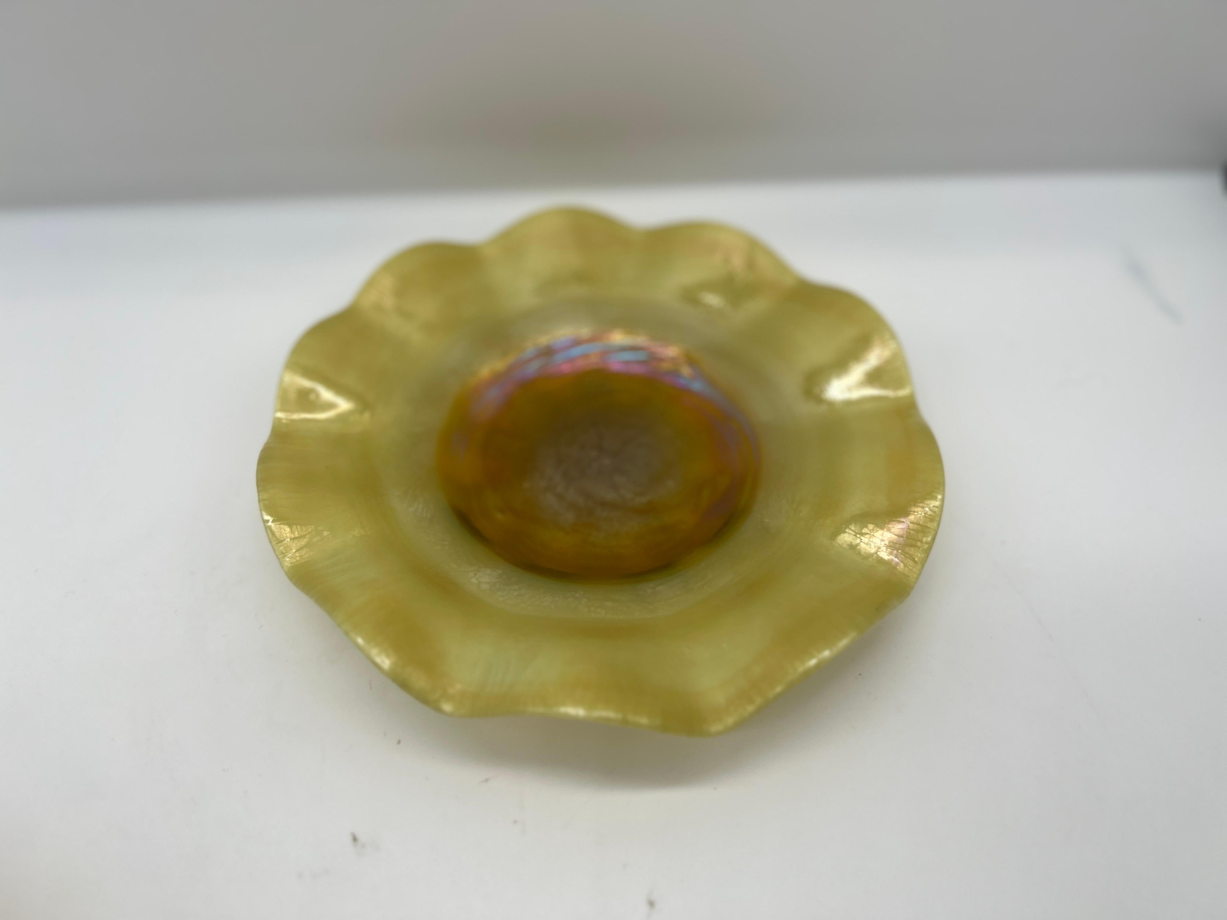 Lct Tiffany Studios 2pc Favrile Art Glass Ruffled Dish and Underplate  In Good Condition For Sale In Atlanta, GA