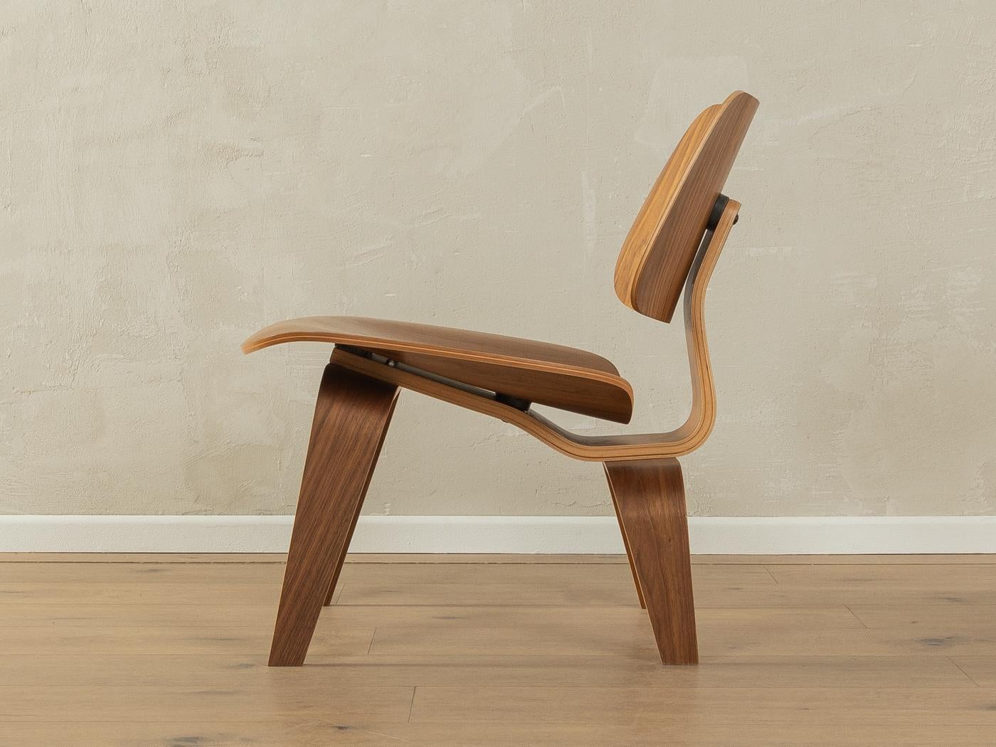 LCW lounge chair by Charles & Ray Eames for Herman Miller In Good Condition In Neuss, NW