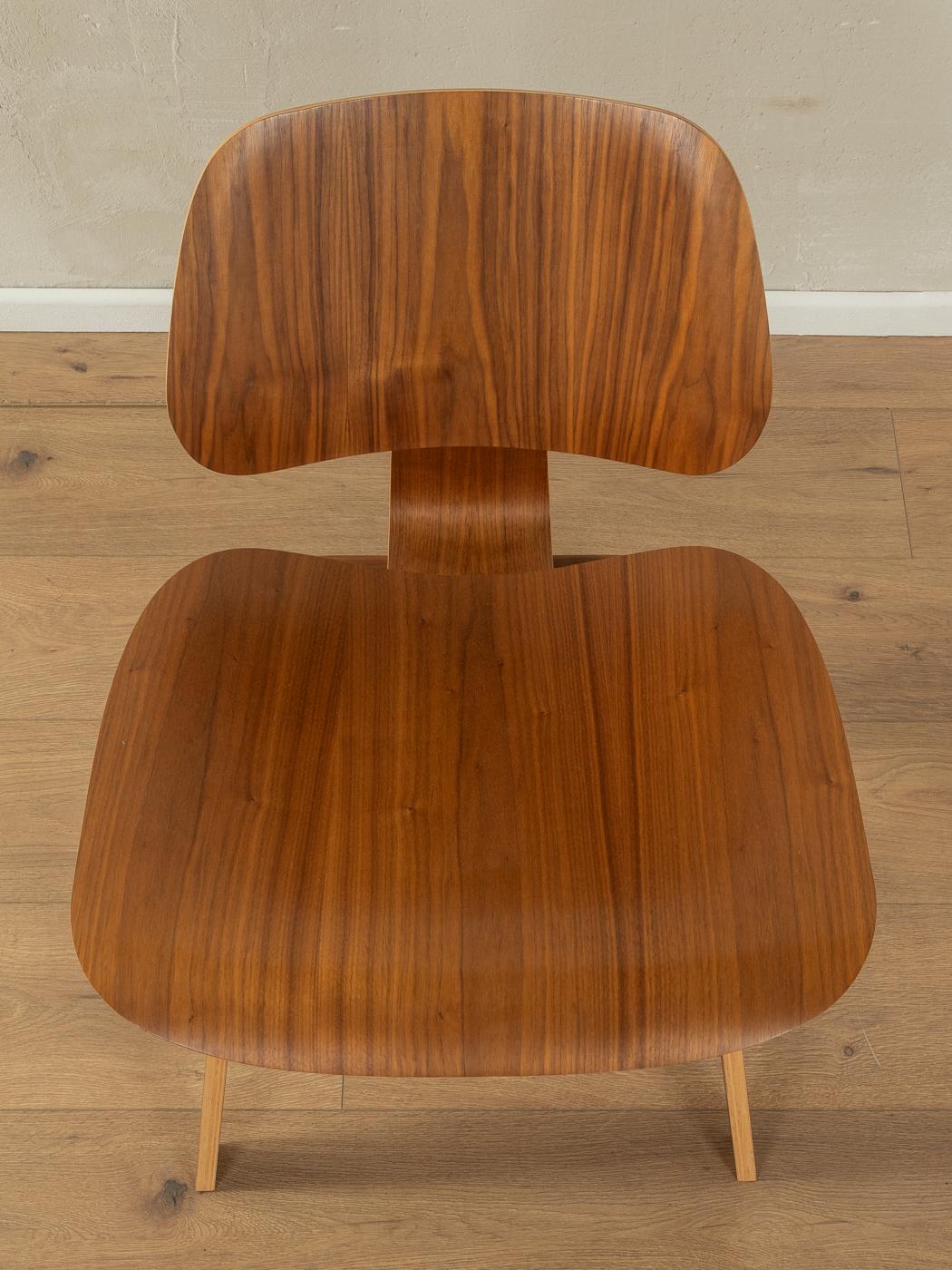 LCW lounge chair by Charles & Ray Eames for Herman Miller 1