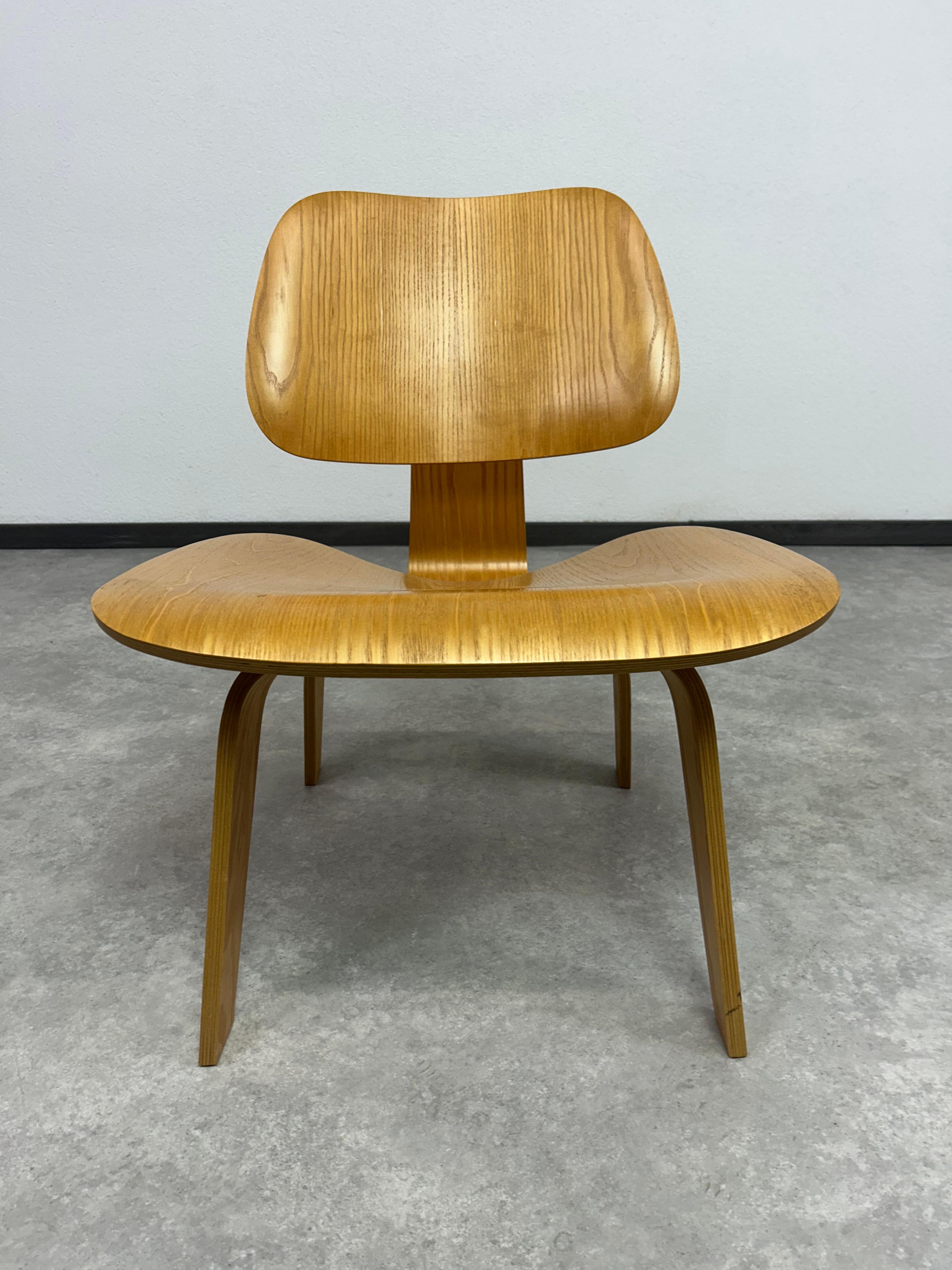 Sedie da salotto LCW di Charles and Ray Eames in vendita 4