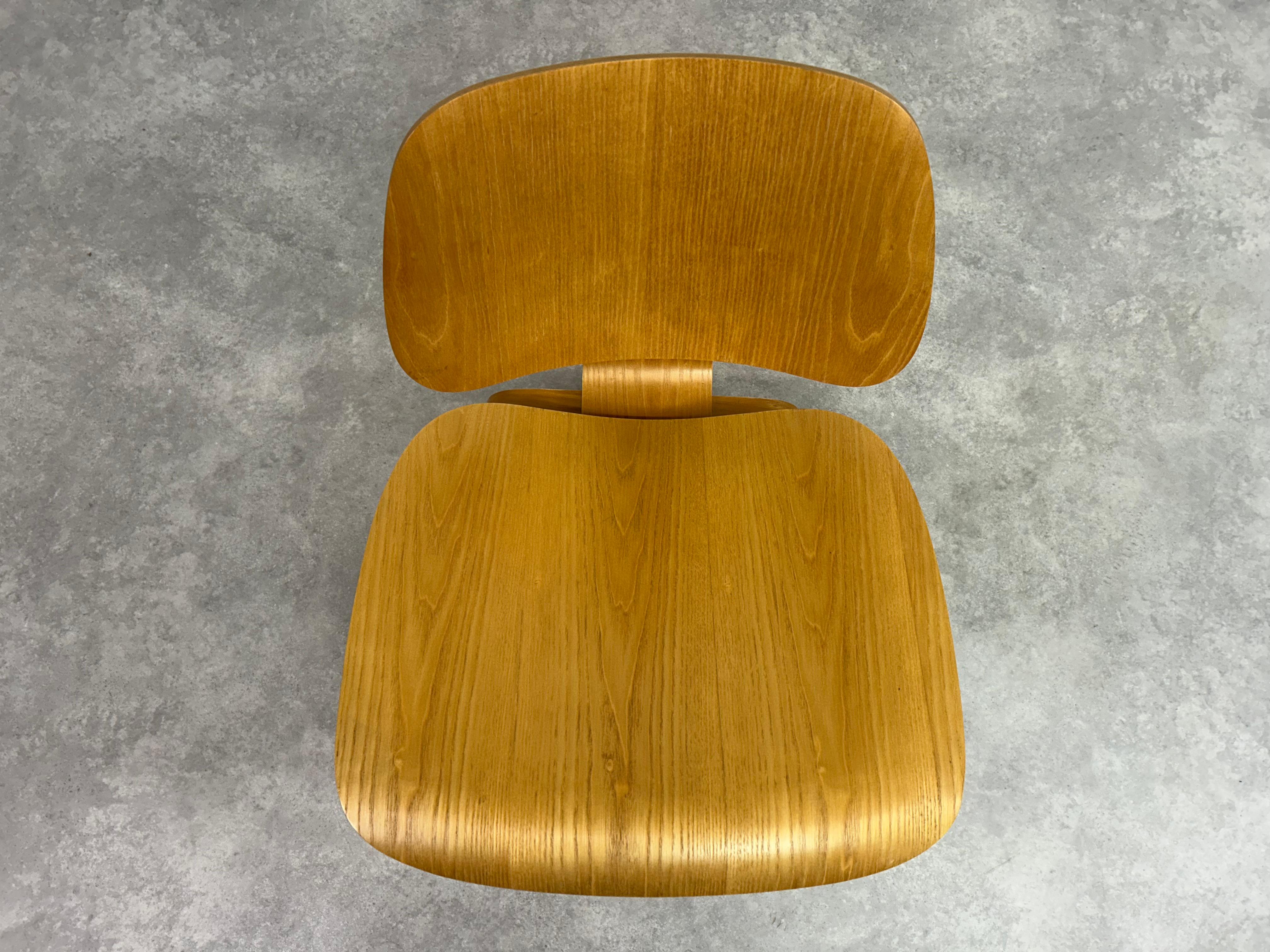 Sedie da salotto LCW di Charles and Ray Eames in vendita 6
