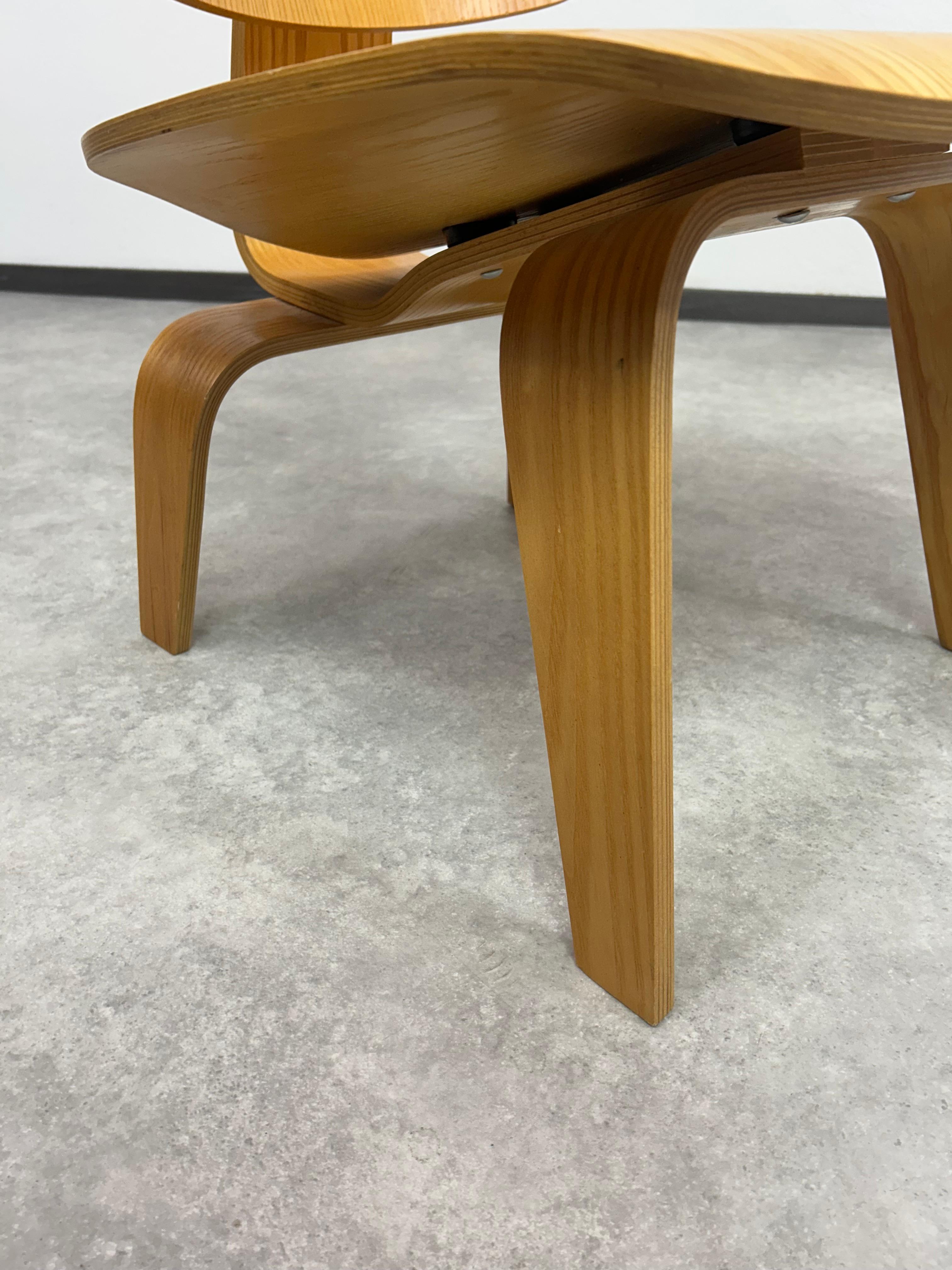 Italiano Sedie da salotto LCW di Charles and Ray Eames in vendita
