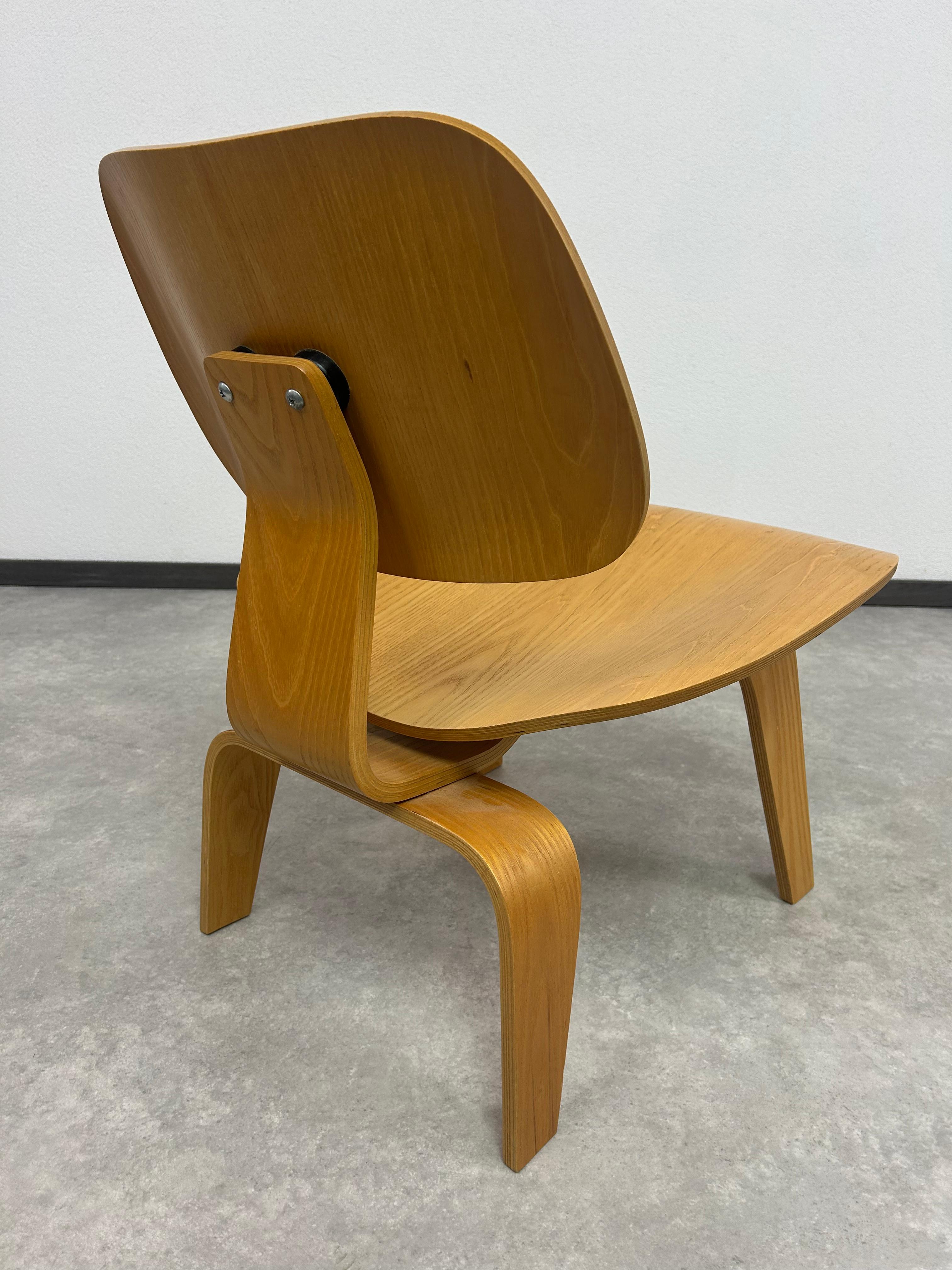 Sedie da salotto LCW di Charles and Ray Eames In condizioni buone in vendita a Banská Štiavnica, SK