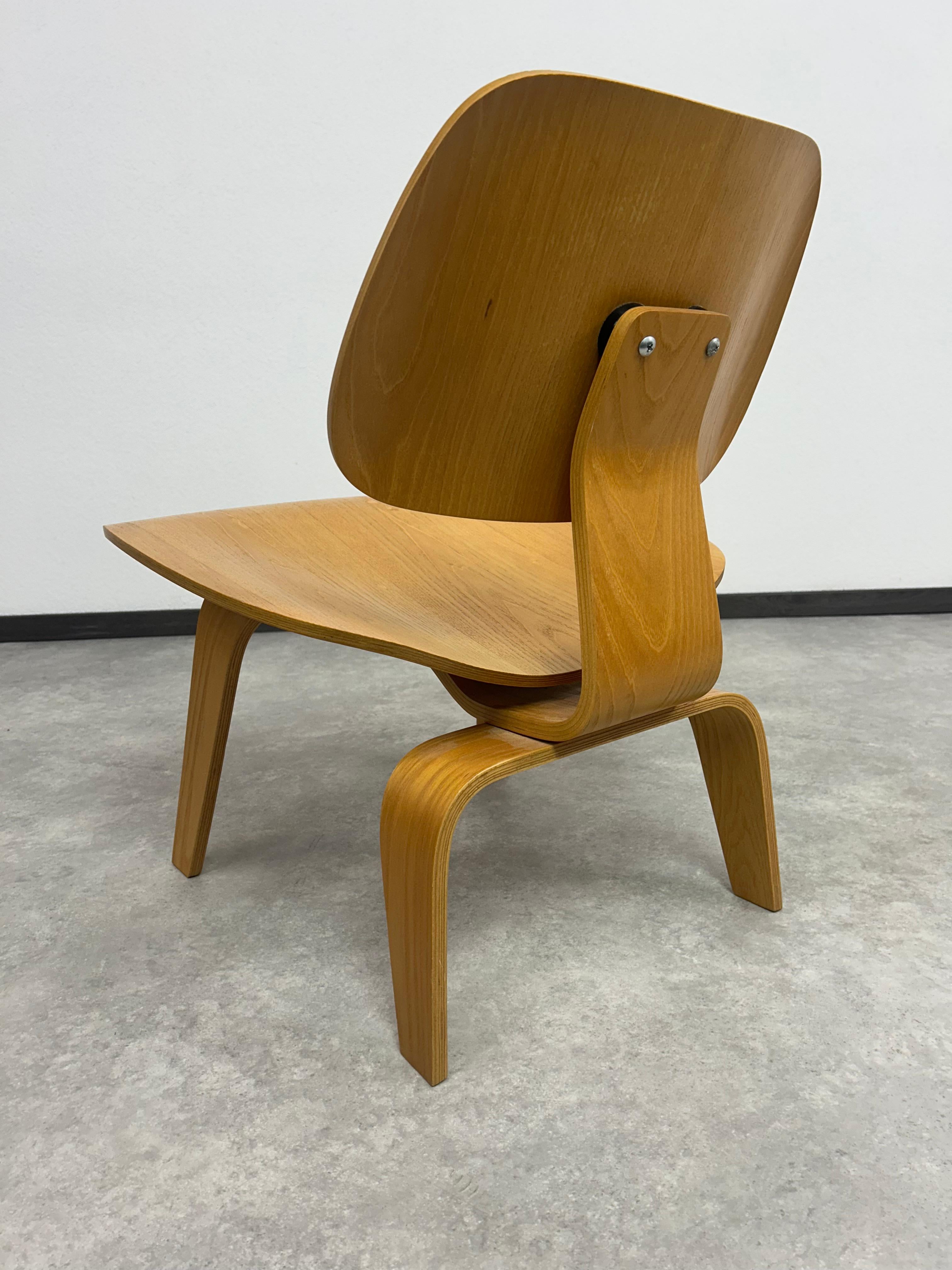 Metà XX secolo Sedie da salotto LCW di Charles and Ray Eames in vendita