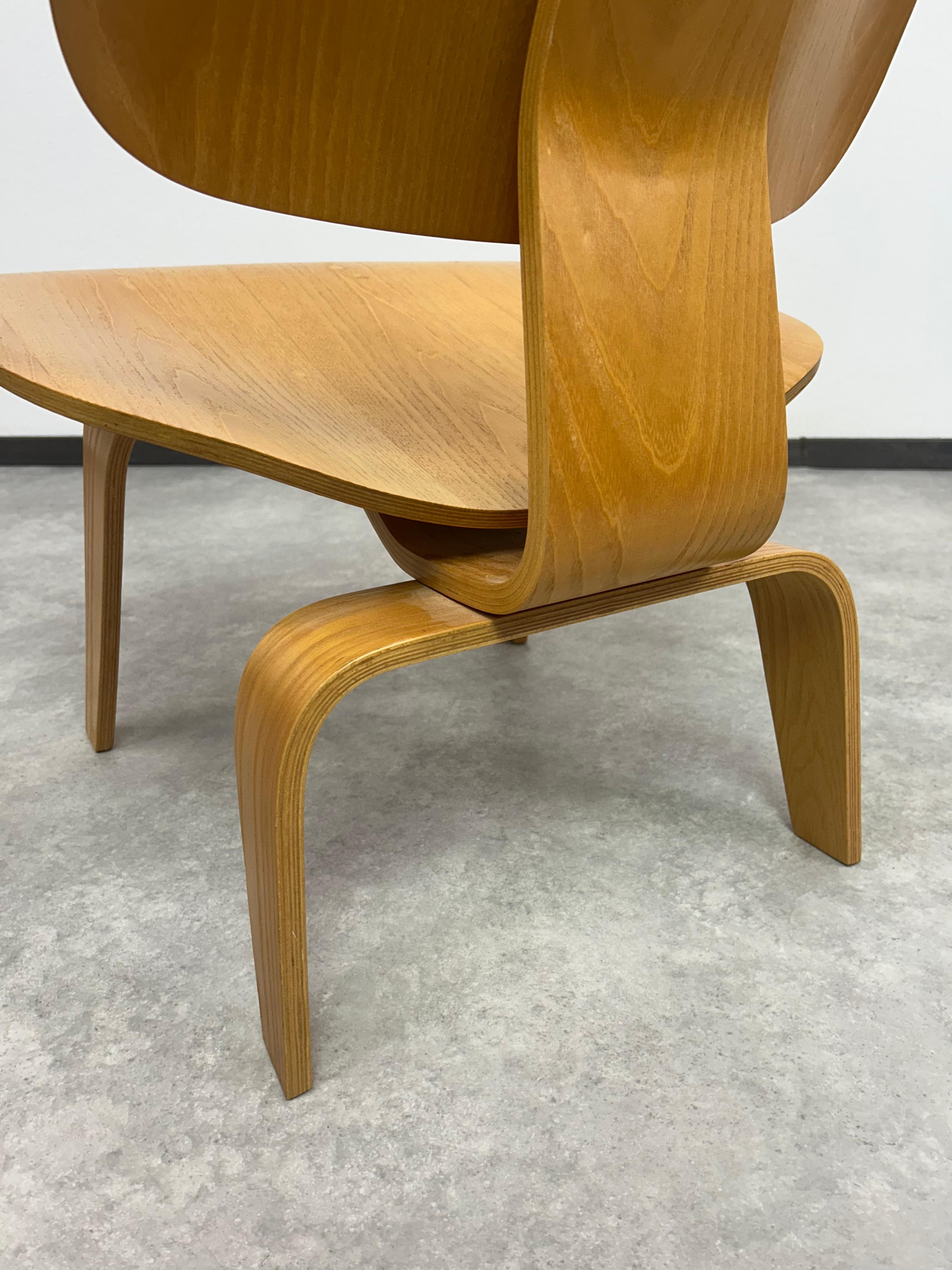 Compensato Sedie da salotto LCW di Charles and Ray Eames in vendita