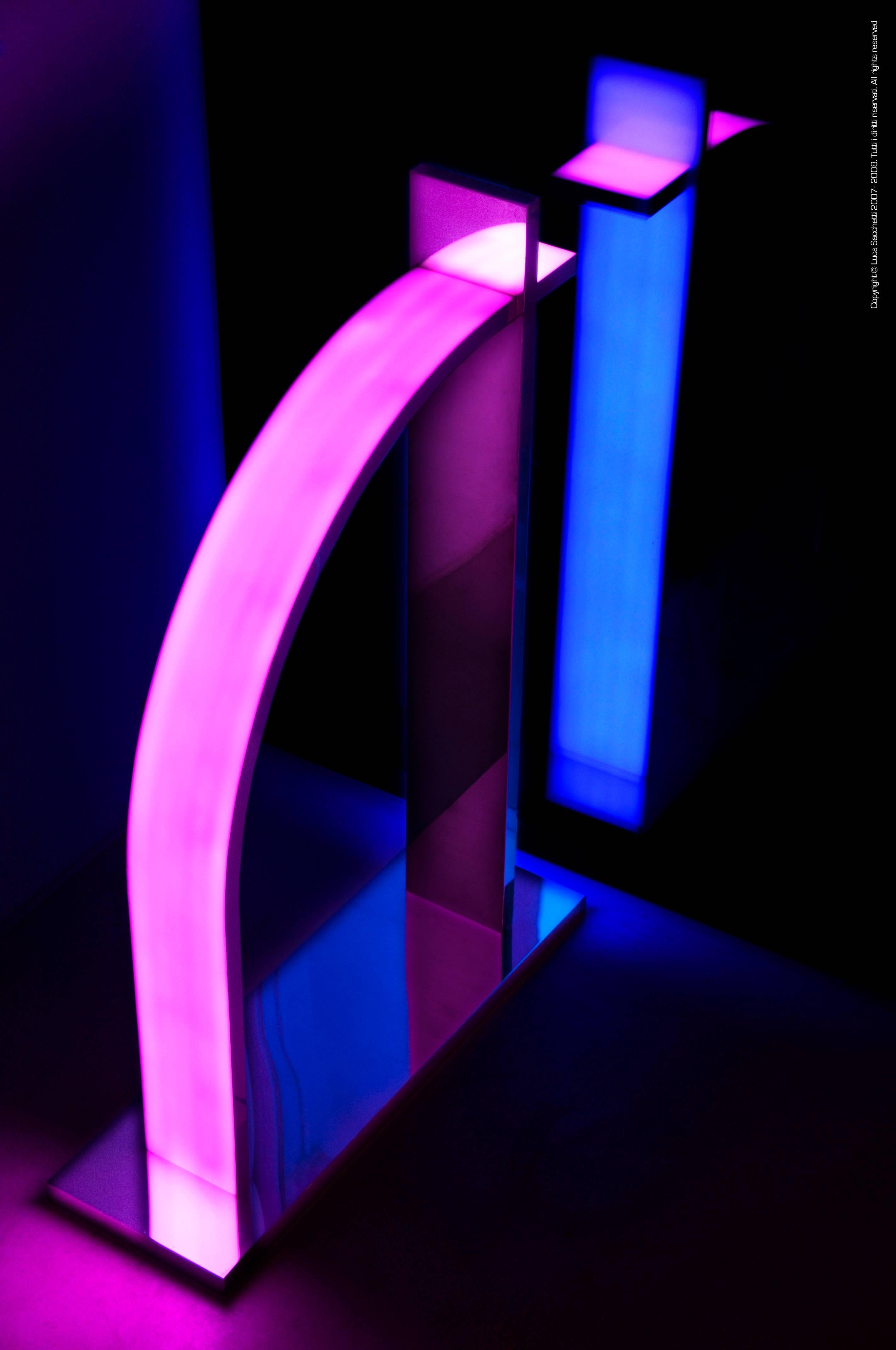 Italian Le Baiser Luminous Sculpture in Stainless Steel with Revolving Led Lightings For Sale