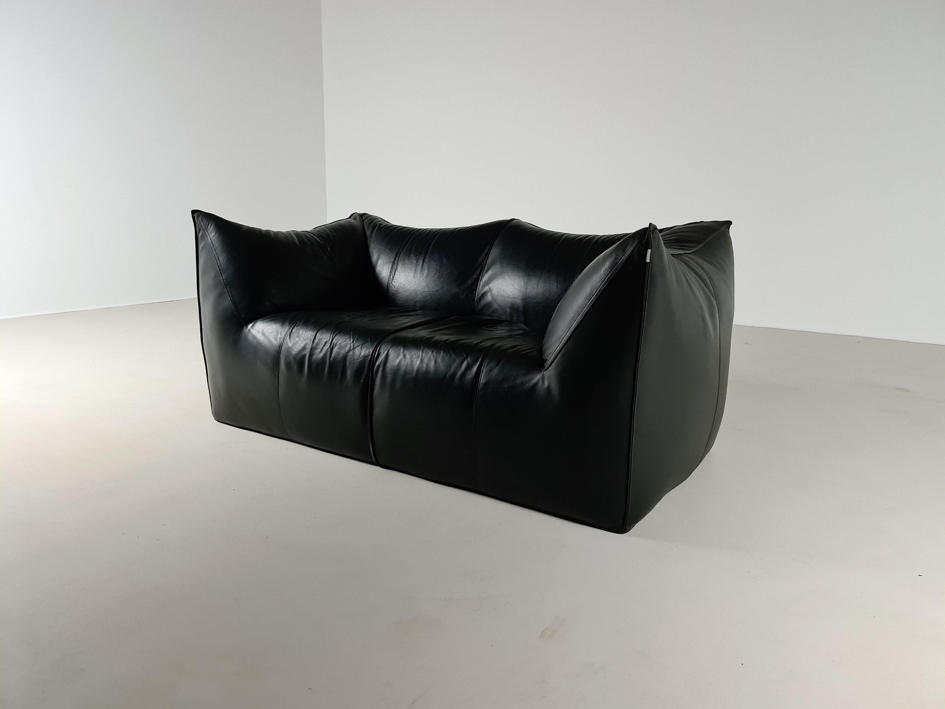 Le Bambole original black leather sofa by Mario Bellini for B&B Italia, 1970s. An iconic piece of Italian design. It was awarded the 1979 'Compasso d'Oro' award. An example of Le Bambole is included in MoMA's permanent collection.