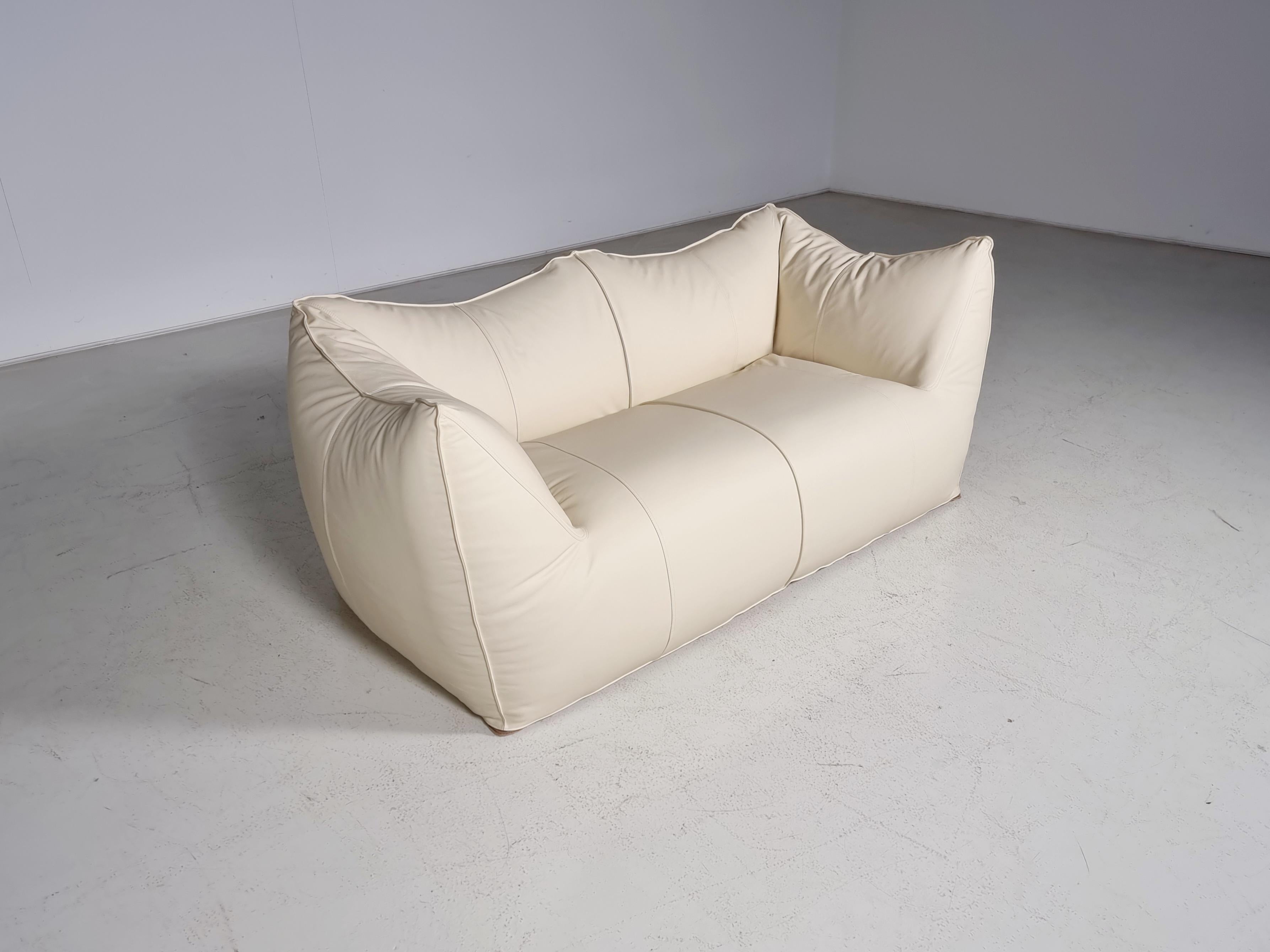 Le Bambole 2-seater sofa by Mario Bellini for B&B Italia, 1970s. An iconic piece of Italian design. It was awarded the 1979 'Compasso d'Oro' award. An example of Le Bambole is included in MoMA's permanent collection. 

The sofa is reupholstered in