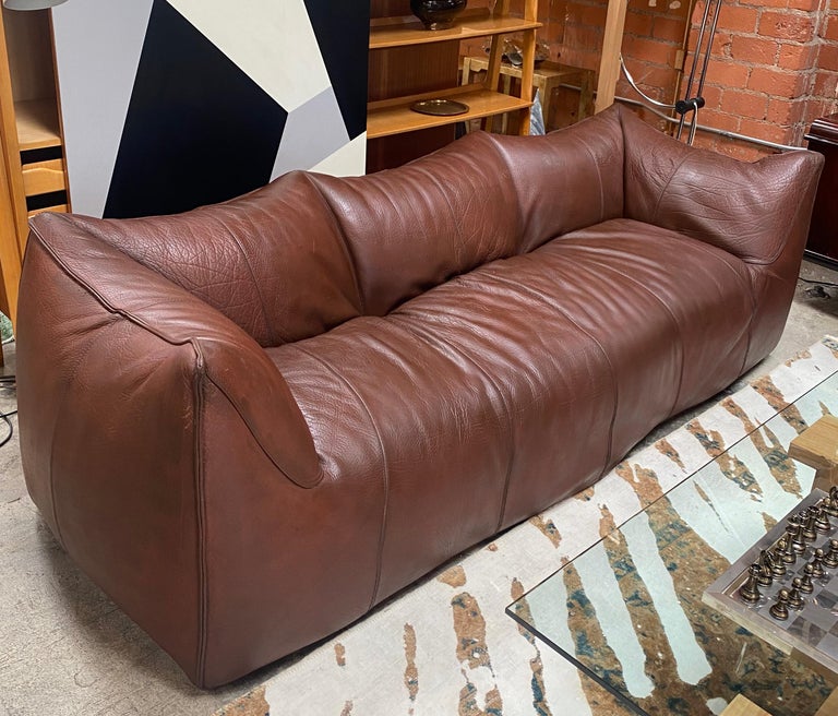 Le Bambole 3-seater brown Leather sofa by Mario Bellini for B&B Italia, 1970s. An iconic piece of Italian design. It was awarded the 1979 'Compasso d'Oro' award. An example of Le Bambole is included in MoMA's permanent collection.