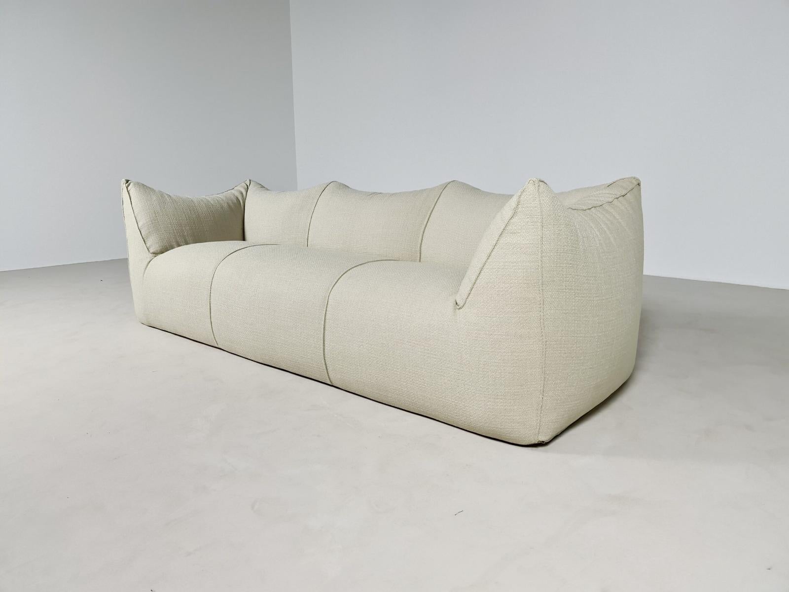 Le Bambole 3-seater sofa by Mario Bellini for B&B Italia, 1970s. An iconic piece of Italian design. It was awarded the 1979 'Compasso d'Oro' award. An example of Le Bambole is included in MoMA's permanent collection.

The sofa is reupholstered in