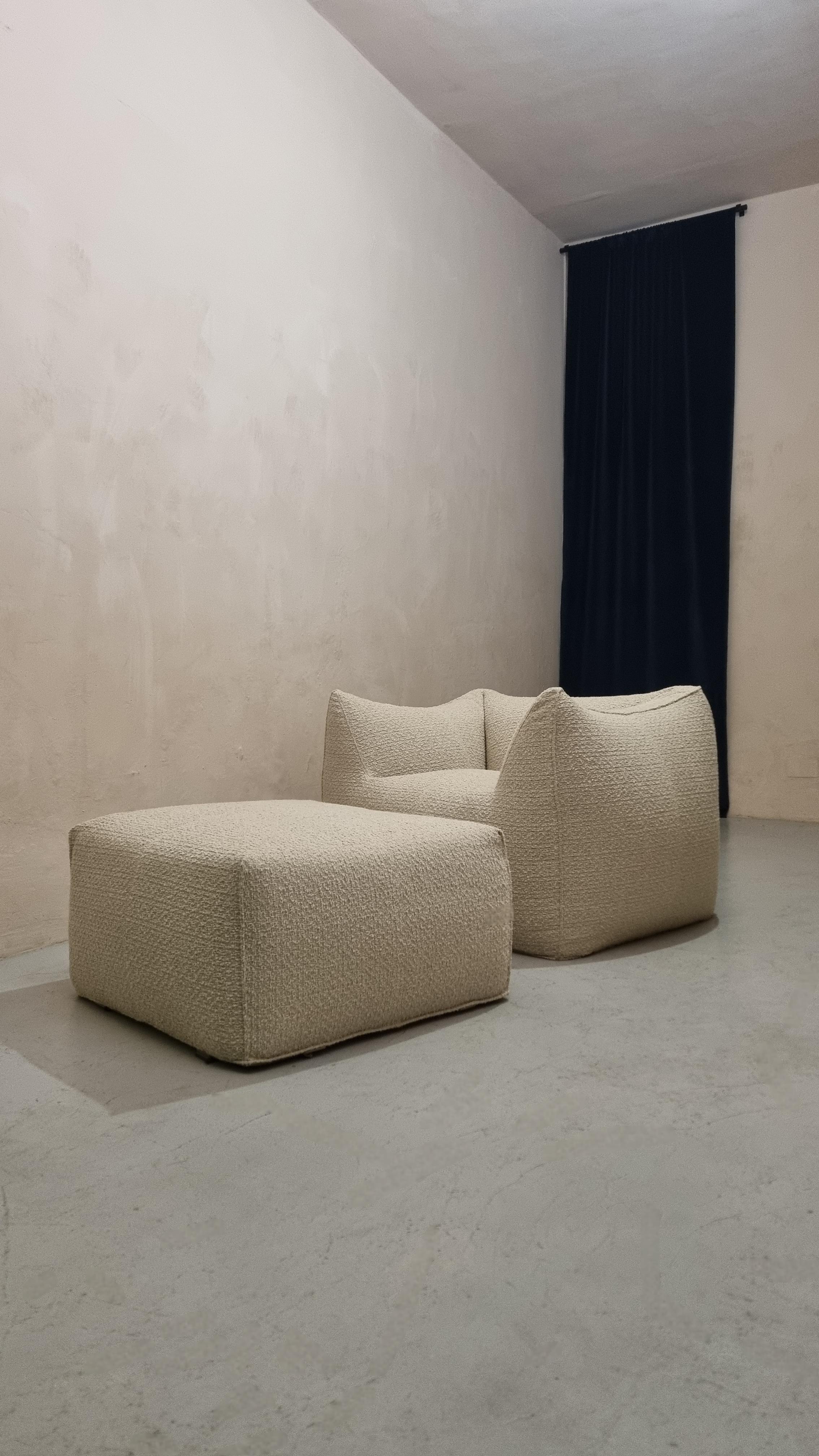 Sillón y puf Le Bambole diseñados por Mario Bellini para B&b Italia 1972 finales del siglo XX en venta