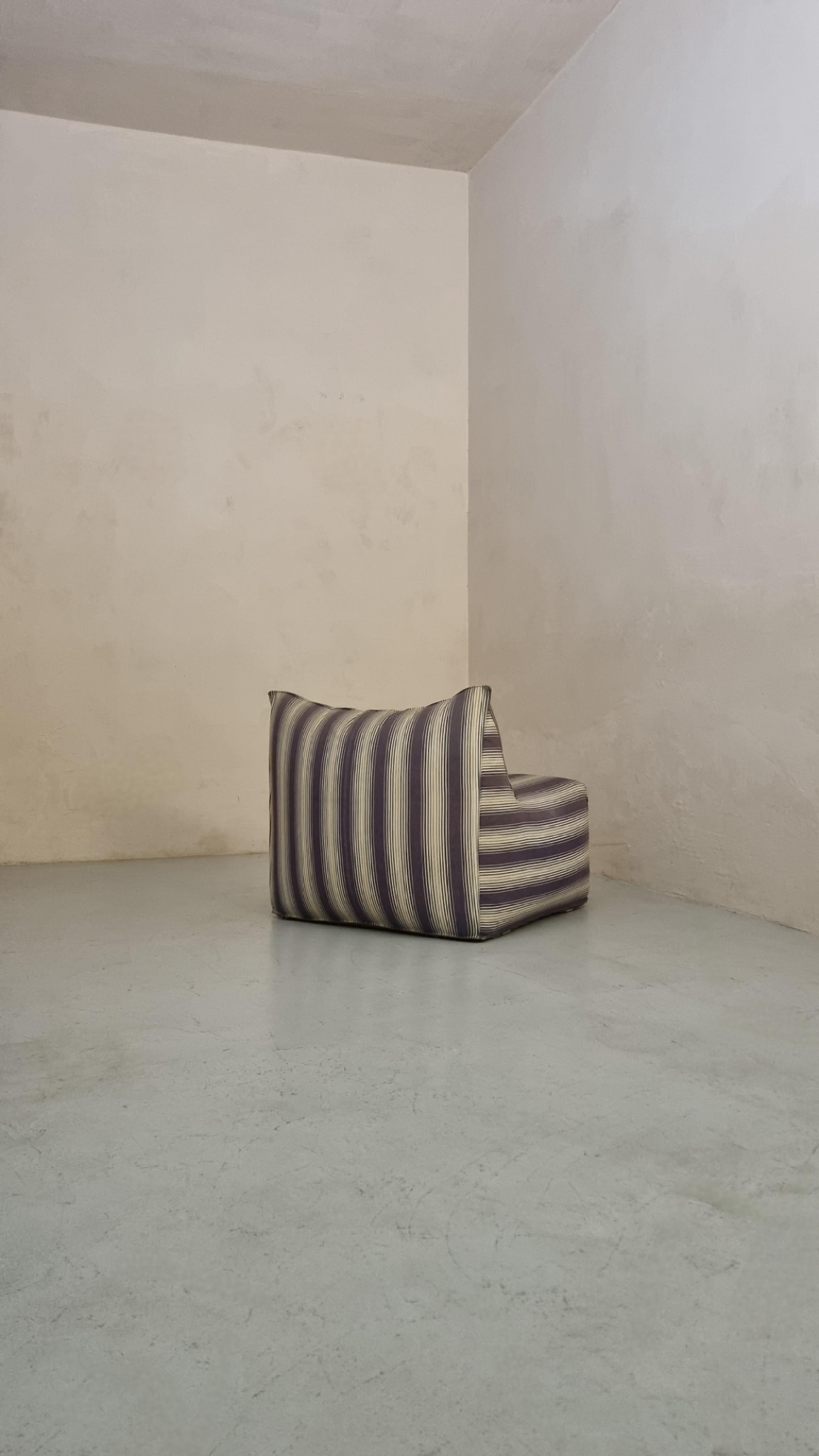 Mid-Century Modern Le Bambole armchair designed by Mario Bellini for C&b Italia 1970 For Sale