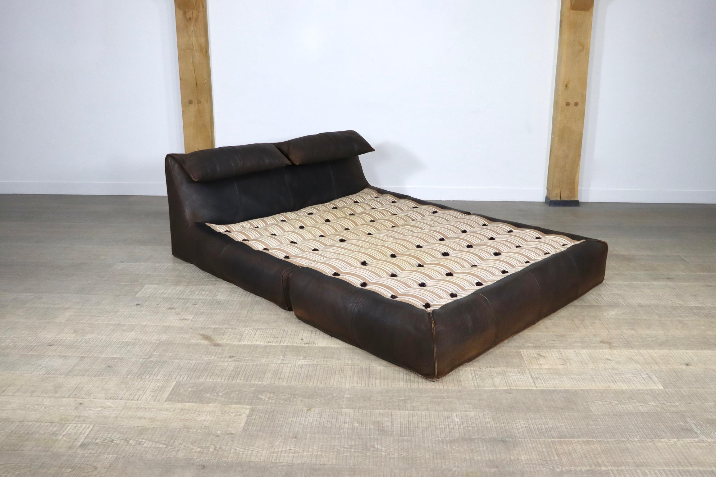 Le Bambole Bed in Buffalo Leather by Mario Bellini for B&B Italia, 1970s In Good Condition In ABCOUDE, UT