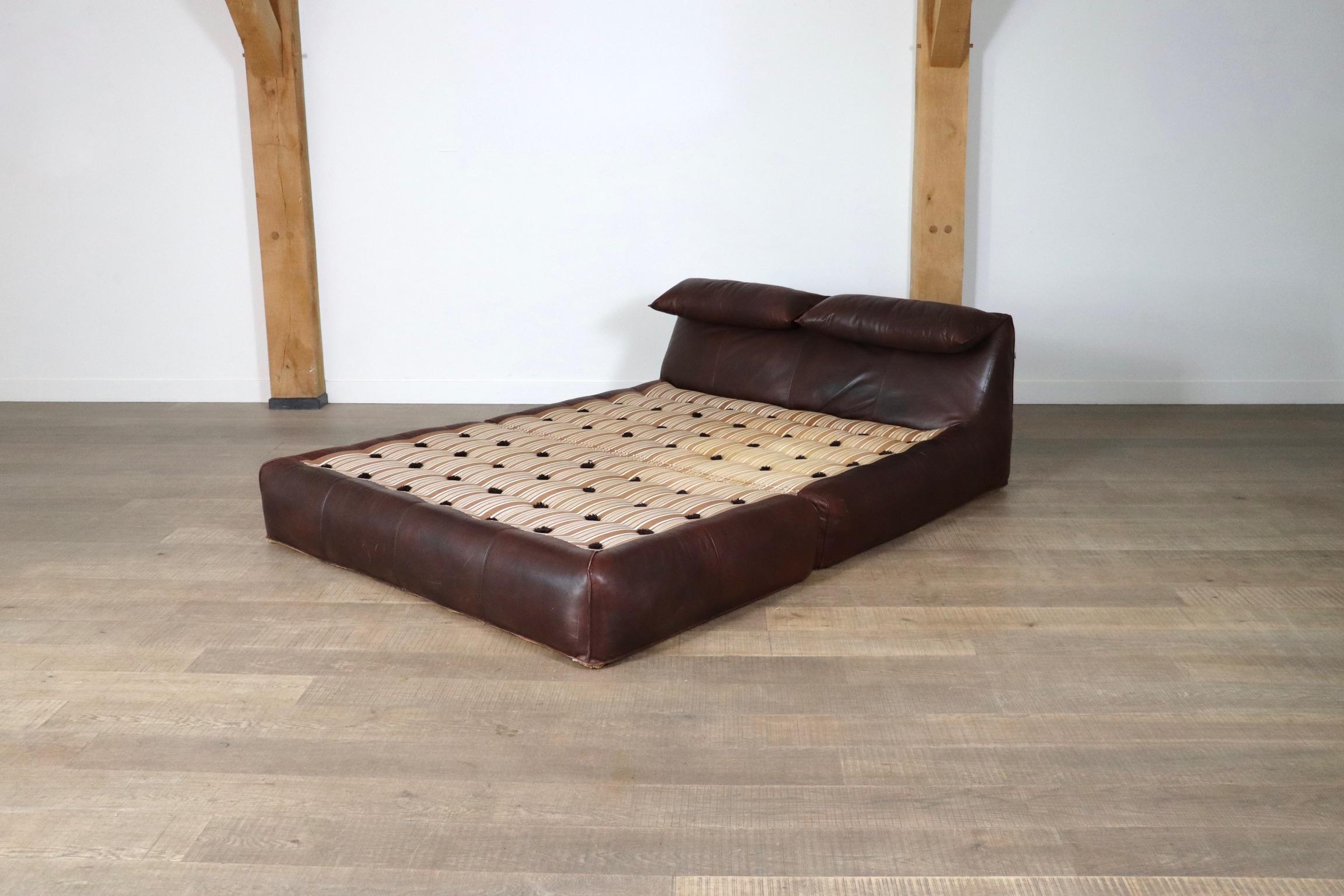 Le Bambole Bed In Buffalo Leather By Mario Bellini For B&B Italia, 1970s In Good Condition In ABCOUDE, UT