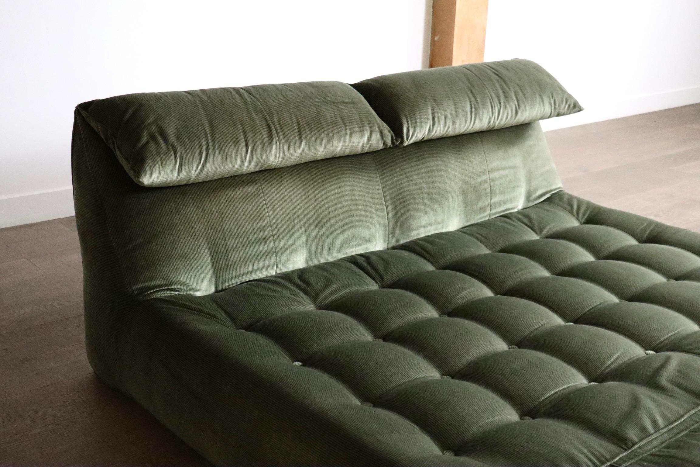 Lit Le bambole en velours vert Par Mario Bellini pour B&B Italia, 1970 en vente 1
