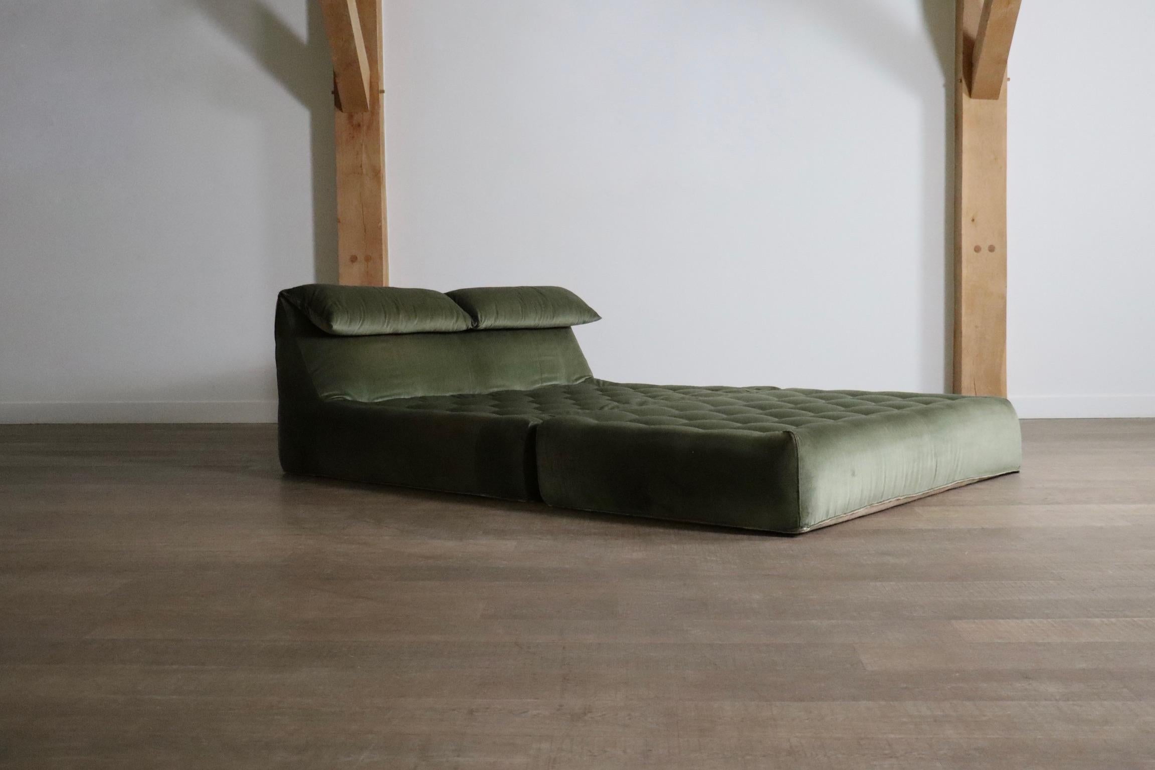 Lit Le bambole en velours vert Par Mario Bellini pour B&B Italia, 1970 en vente 2