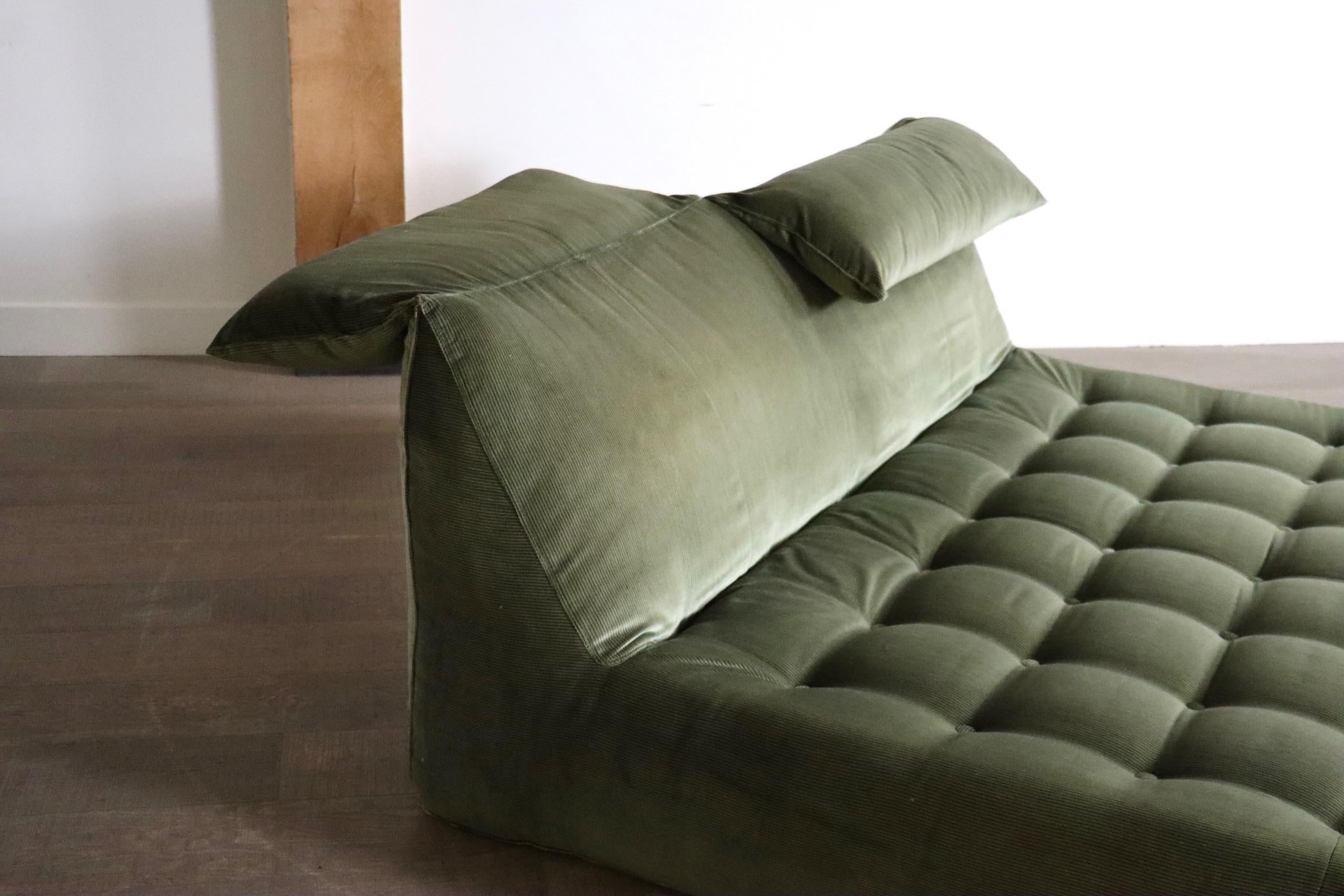 Lit Le bambole en velours vert Par Mario Bellini pour B&B Italia, 1970 en vente 3