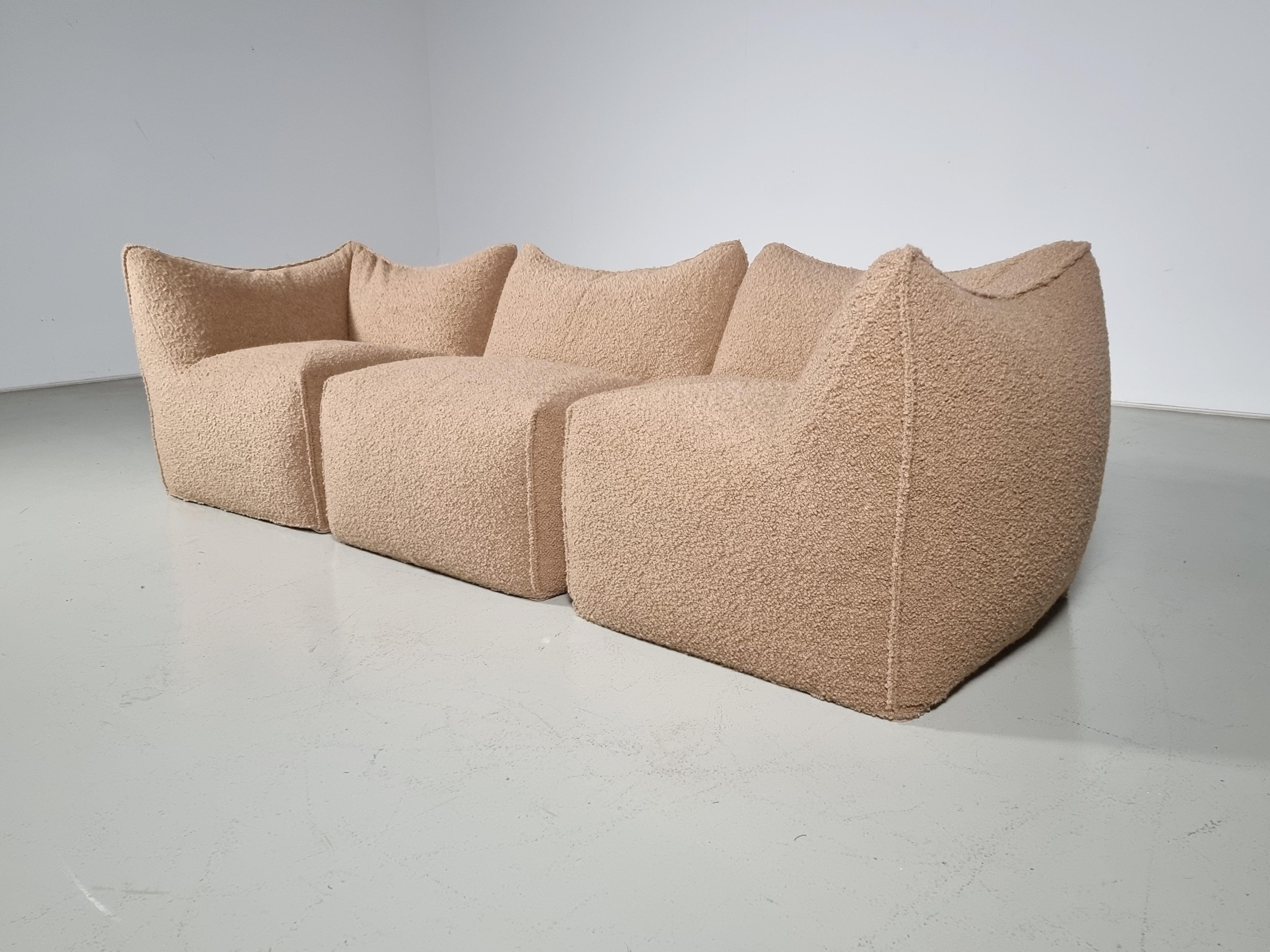 Le Bambole sectional 3=seater sofa by Mario Bellini for B&B Italia, 1970s. The Bambole is an iconic piece of Italian design. It was awarded the 1979 'Compasso d'Oro' award. An example of Le Bambole is included in MoMA's permanent collection. It's