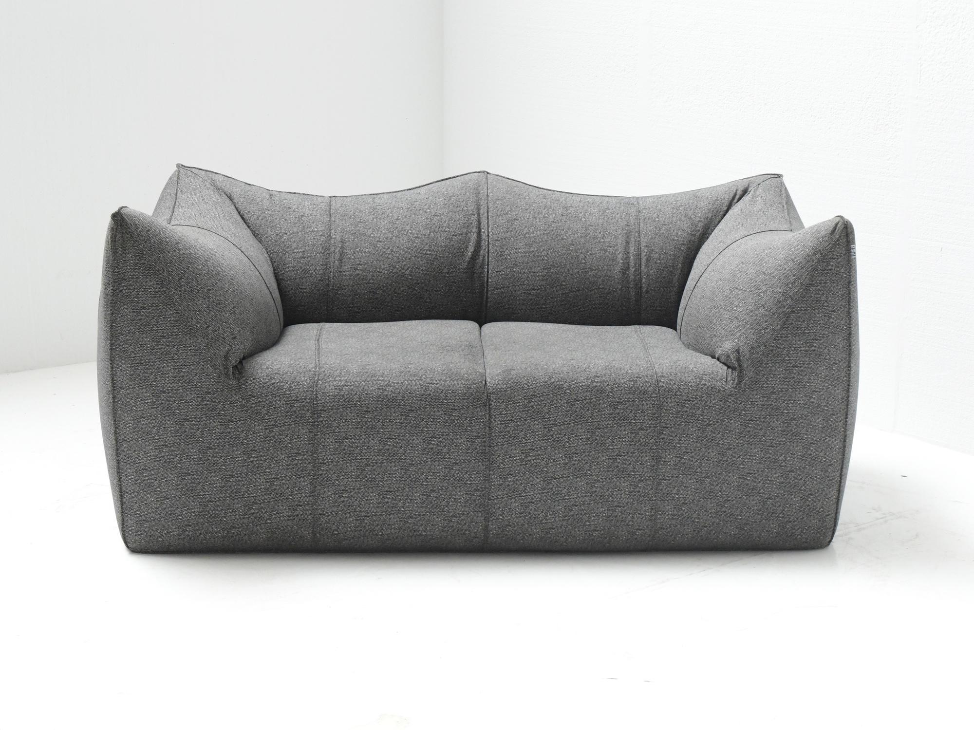 Great, stylish ‘Le Bambole’ sofa in its original grey fabric.
Designed by Mario Bellini for B&B Italia 1970s.

Mint condition - professionally cleaned - with label.

Dimensions :
W178 x D98 x H72 cm.