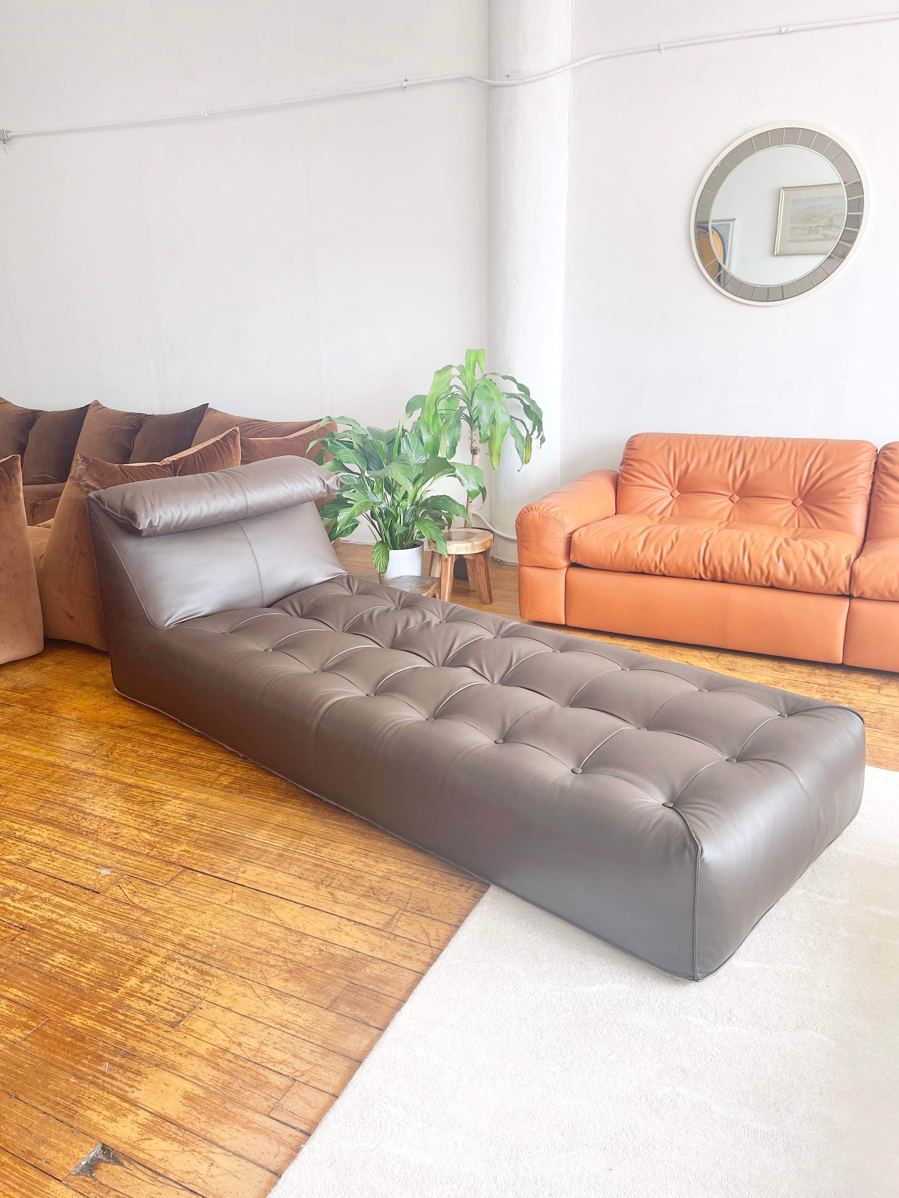 Mario Bellini Le Bambole Daybed 1970s B&B Italia newly upholstered brown leather For Sale 6