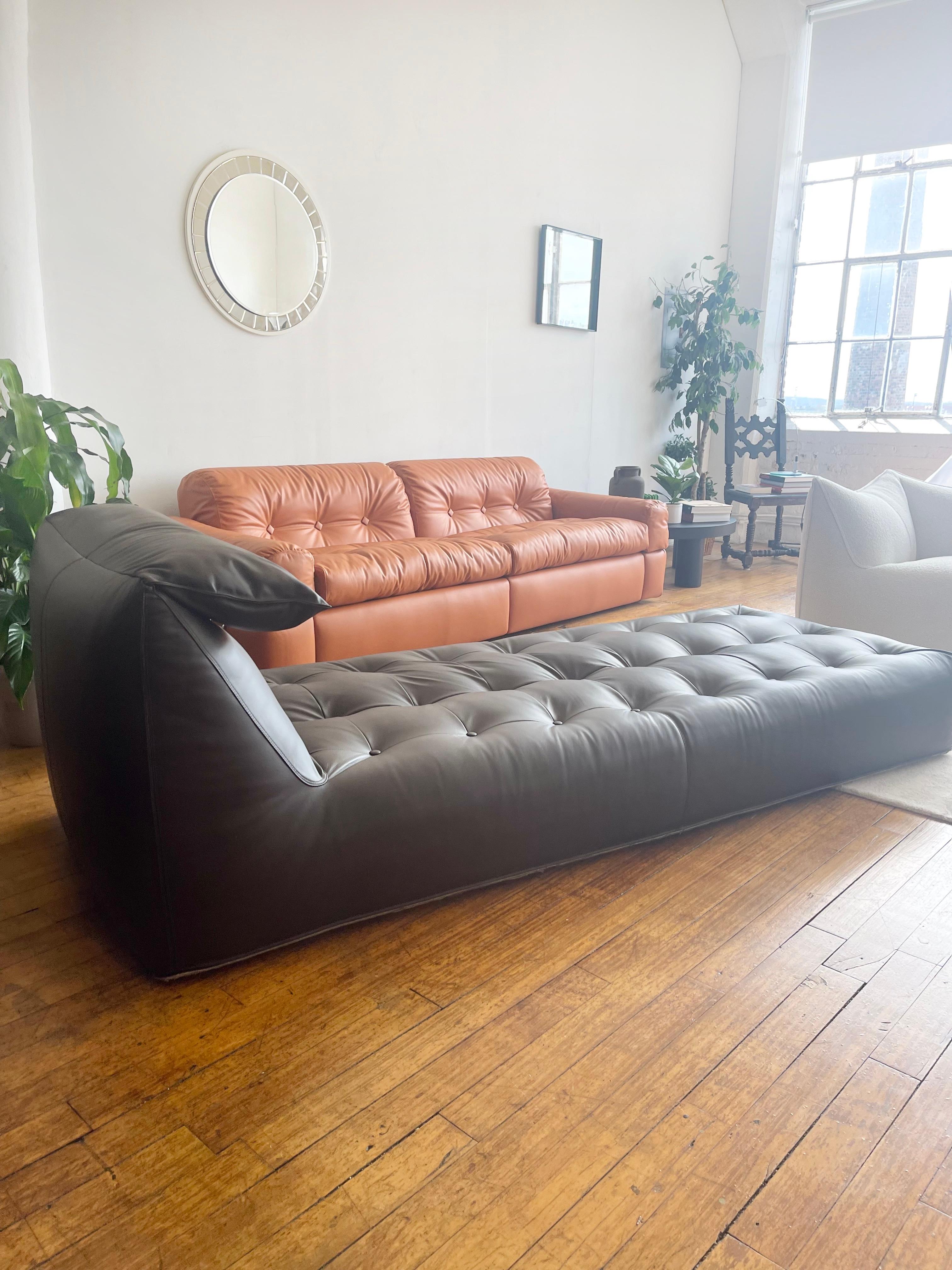 Leather Mario Bellini Le Bambole Daybed 1970s B&B Italia newly upholstered brown leather For Sale