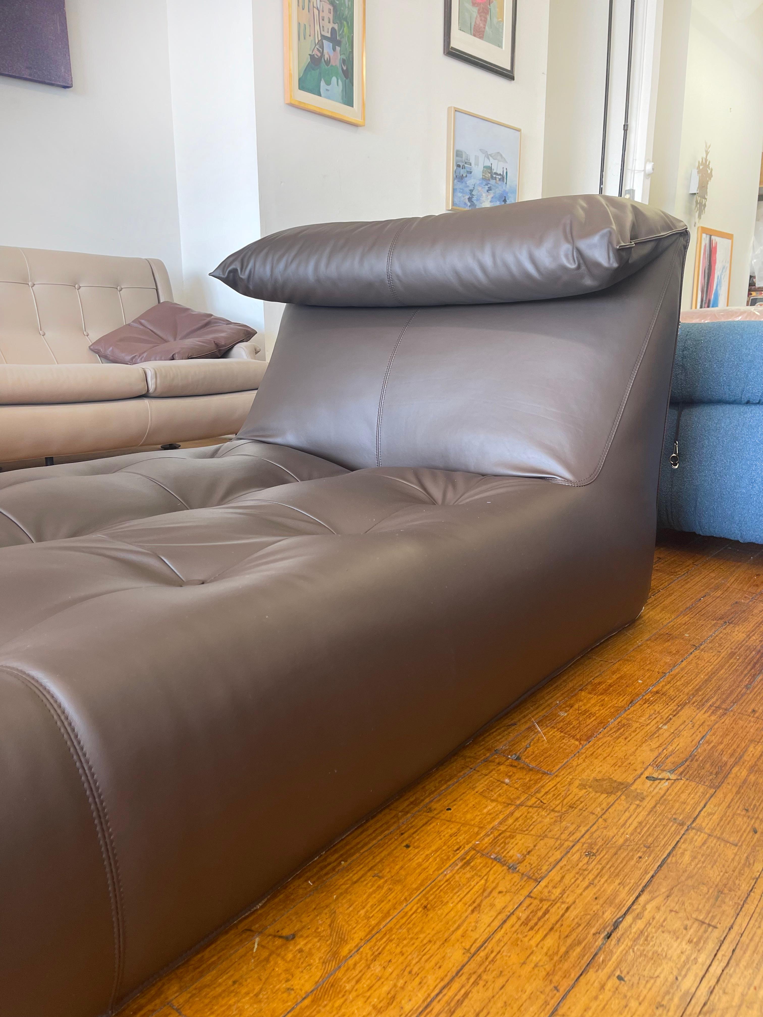 Mario Bellini Le Bambole Daybed 1970s B&B Italia newly upholstered brown leather For Sale 1