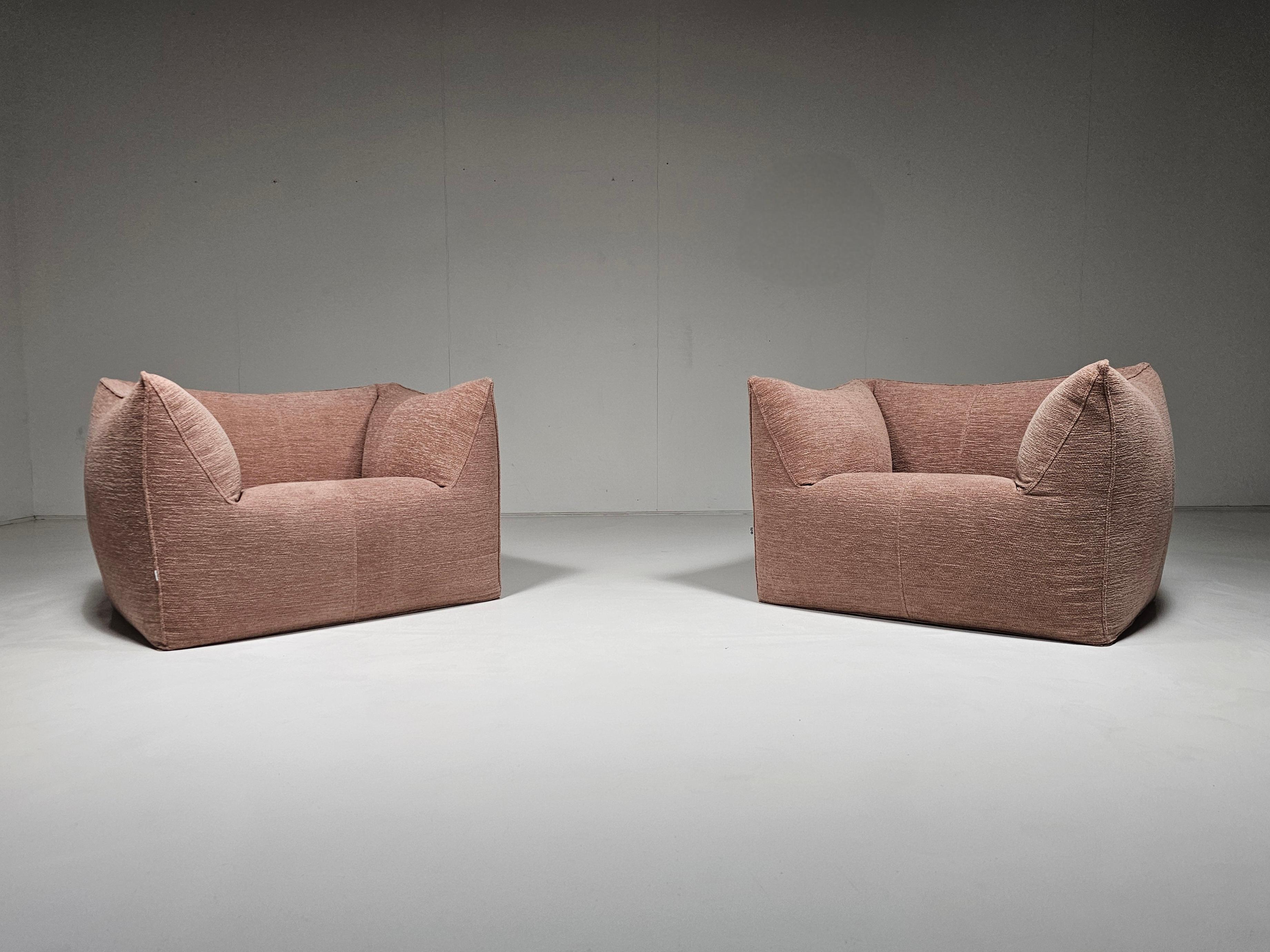 Early edition Le Bambole lounge chairs, Mario Bellini, C&B Italia, 1970s.

Reupholstered in a stunning old pink chenille fabric made from recycled yarns.

The Bambole is an iconic piece of Italian design. It was awarded the 1979 'Compasso d'Oro'