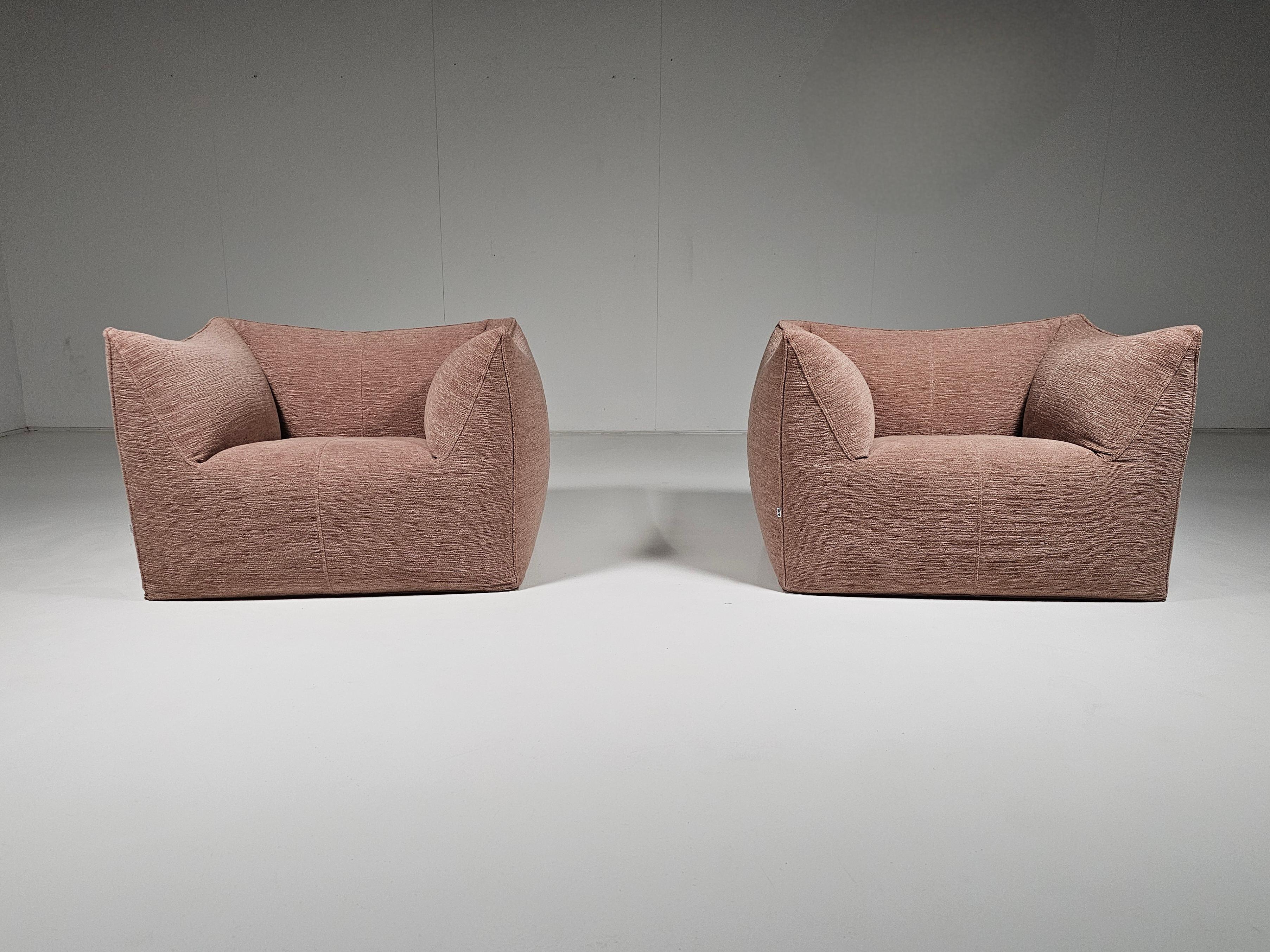 Le Bambole Lounge Chairs in pink chenille by Mario Bellini for C&B Italia, 1970s In Excellent Condition For Sale In amstelveen, NL
