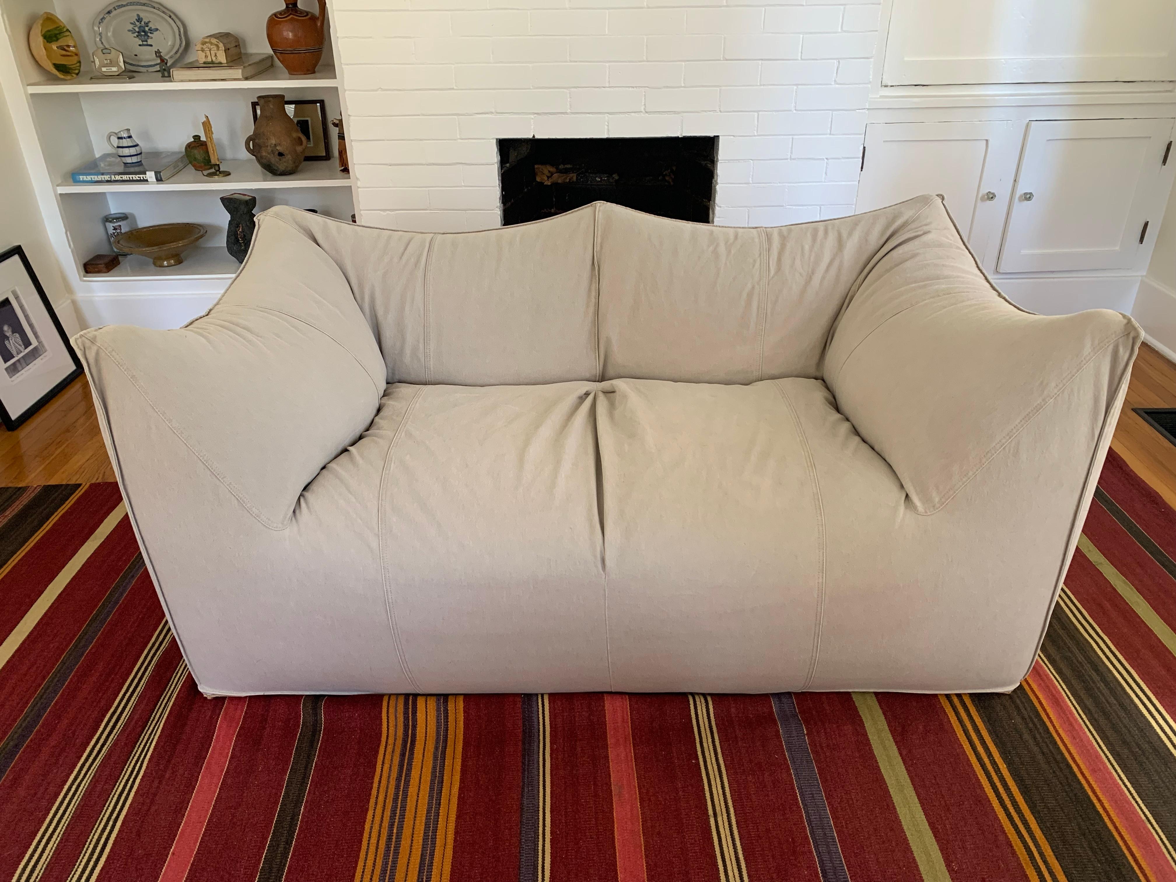 Le Bambole Loveseat (LBA2) by Mario Bellini Moderno en venta