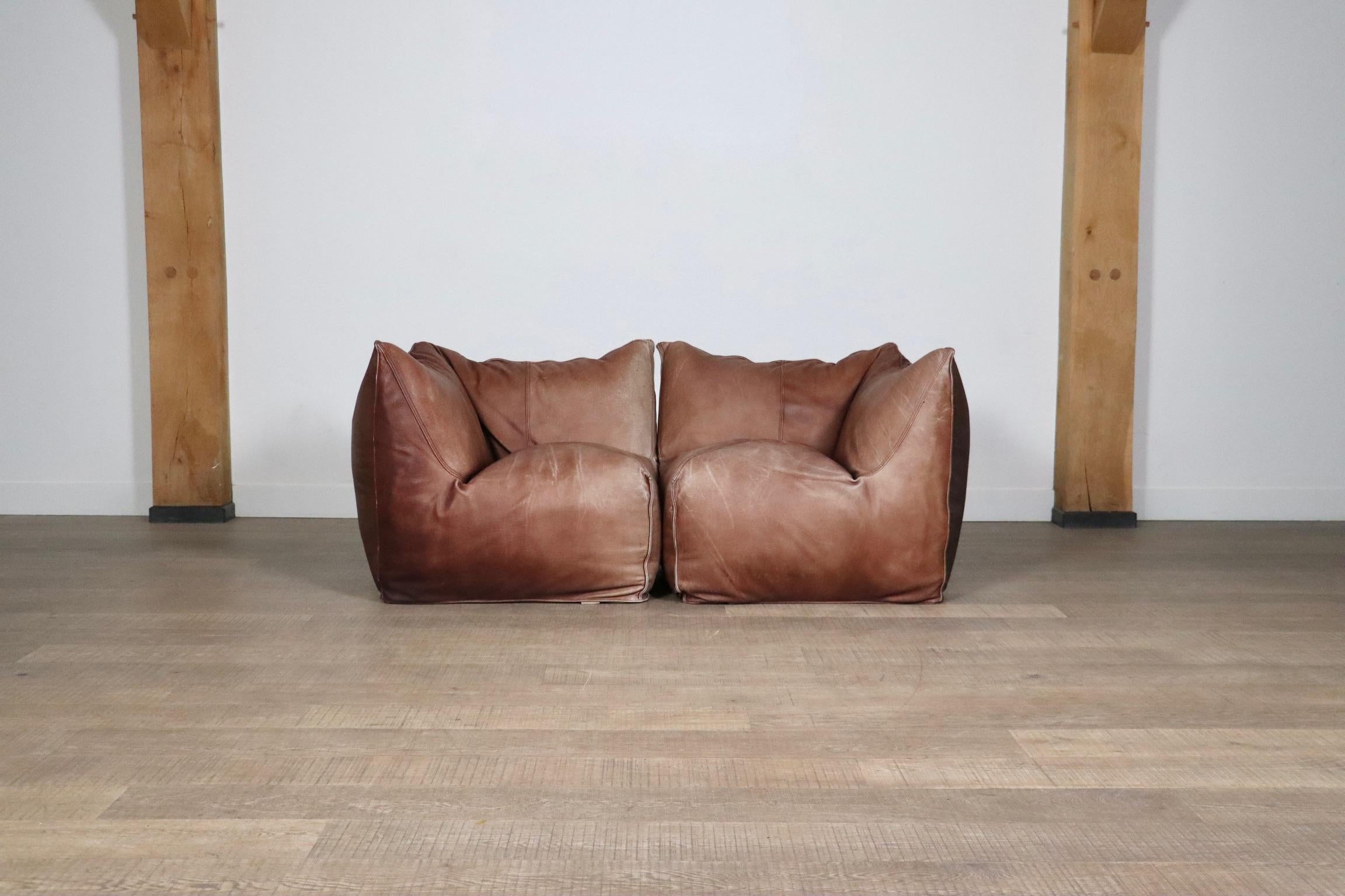 Fantastic pair of “Le Bambole” modular sofa elements designed by Mario Bellini for B & B Italia in the 1970s. A beautiful edition in its original high quality light brown buffalo neck leather with nice overall patina and a beautiful texture. These