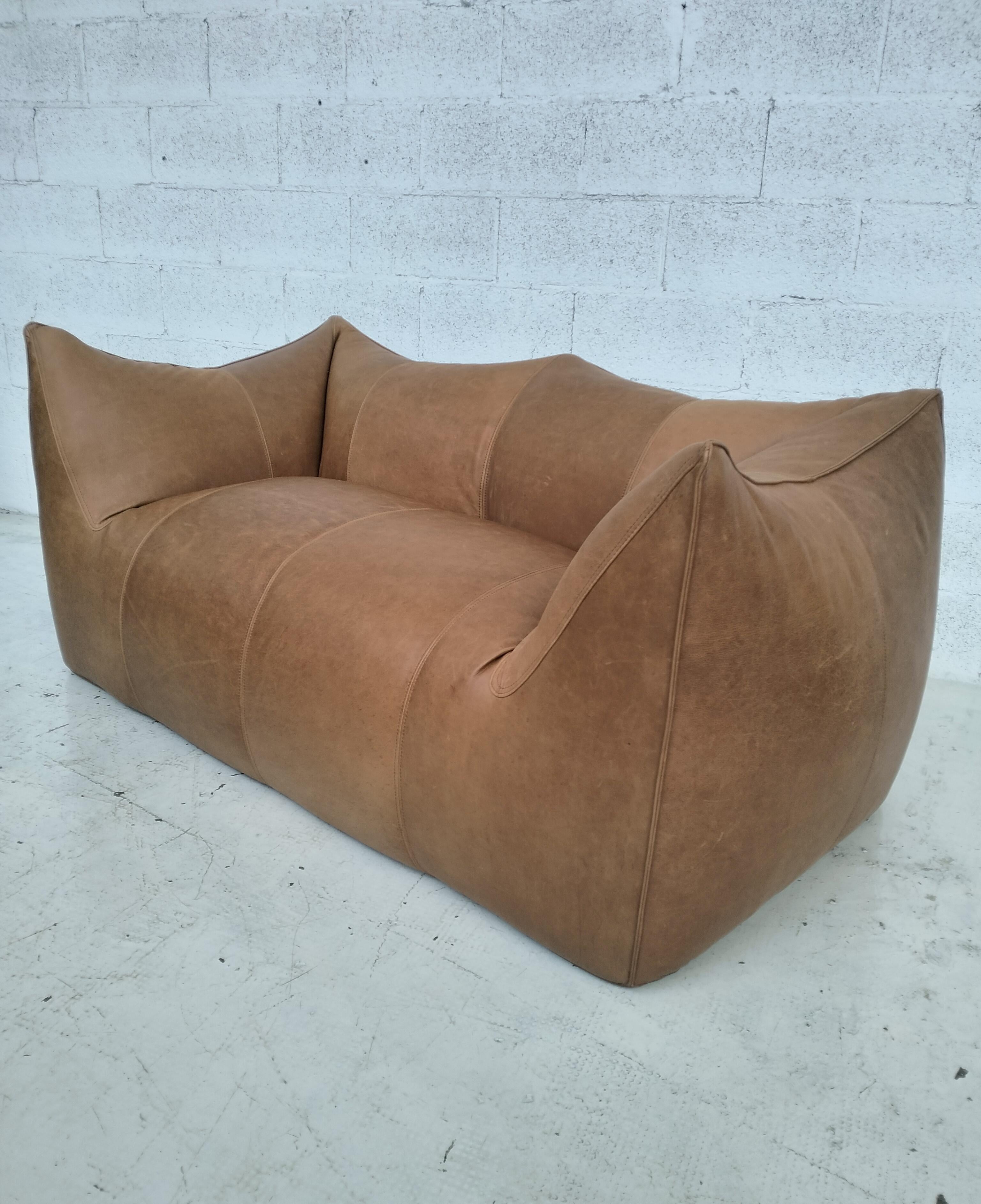 Le Bambole natural leather sofa by Mario Bellini for B&B Italia  70s In Good Condition For Sale In Padova, IT