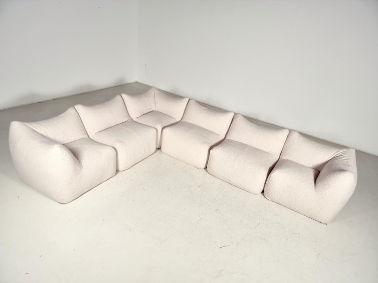 Le Bambole 6-piece sectional sofa by Mario Bellini for B&B Italia, 1970s. The Bambole is an iconic piece of Italian design. It was awarded the 1979 'Compasso d'Oro' award. An example of Le Bambole is included in MoMA's permanent collection. It's