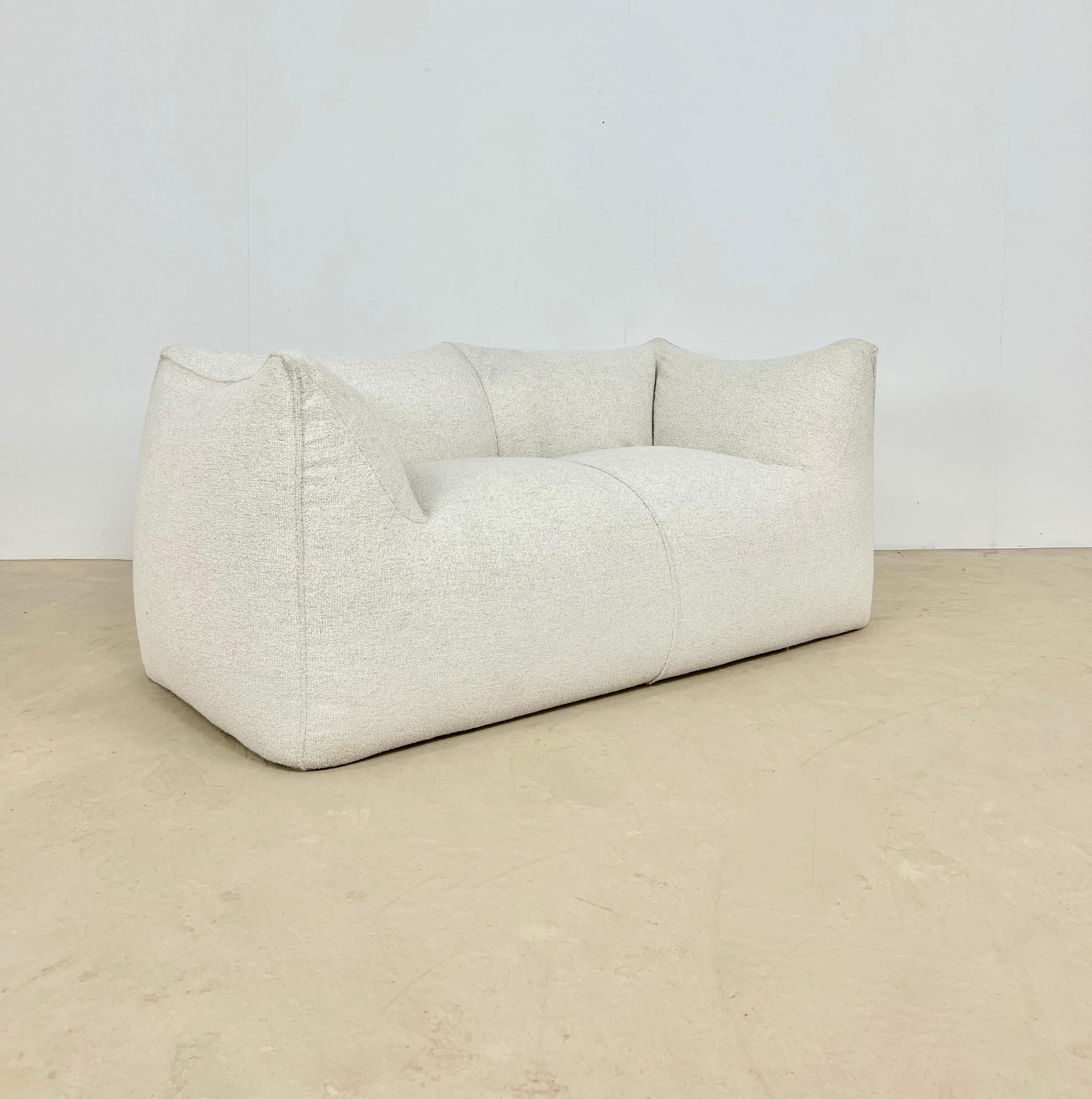 Sofa in white fabric. Stamped under the seat. New fabric. Measure: Seat height: 40cm.