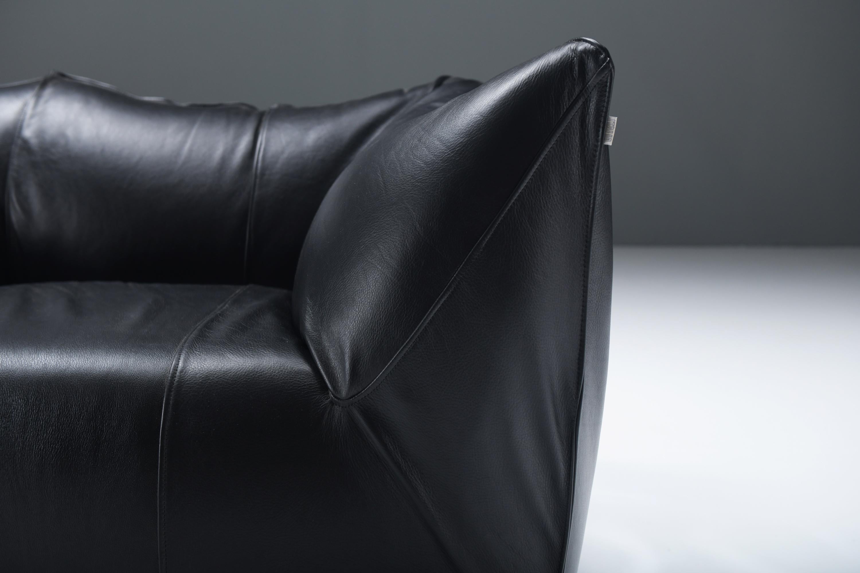 Le Bambole sofa in black leather by Mario Bellini for B & B Italia For Sale 6